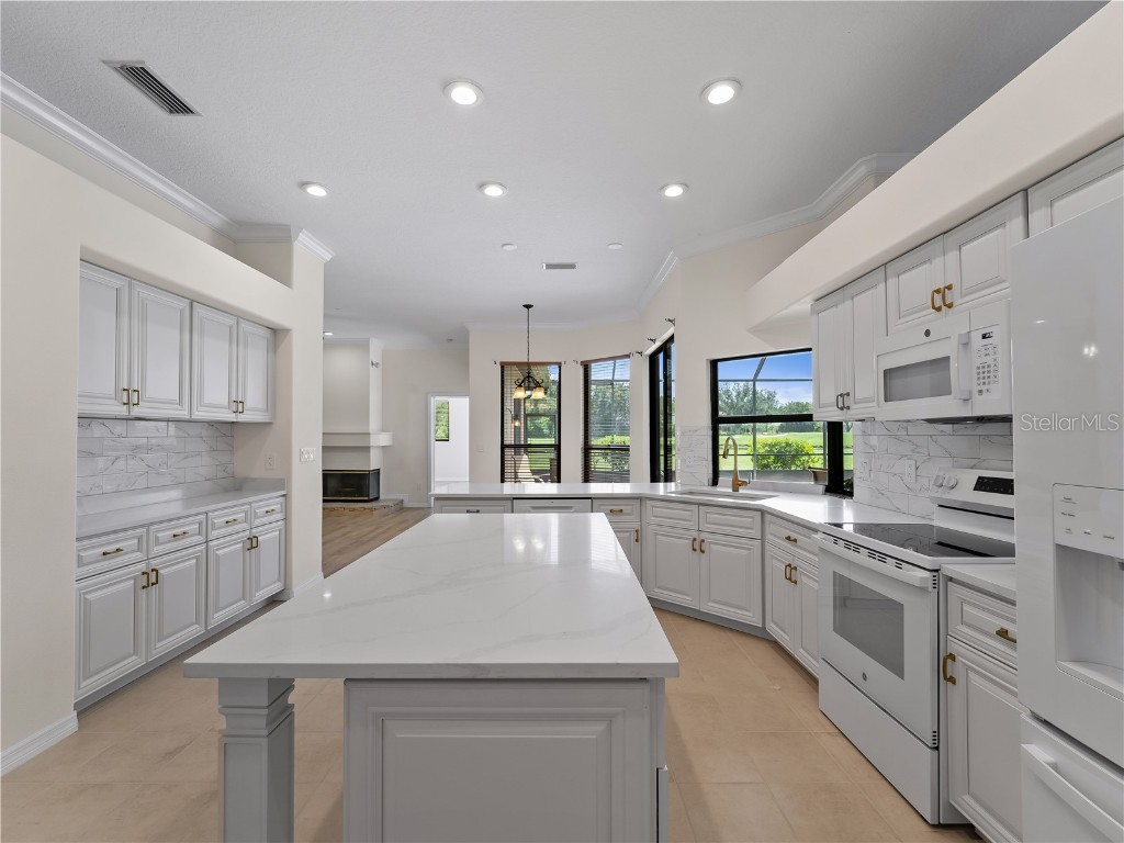 10009 Clubhouse Drive Bradenton FL 34202 N6139619 image4