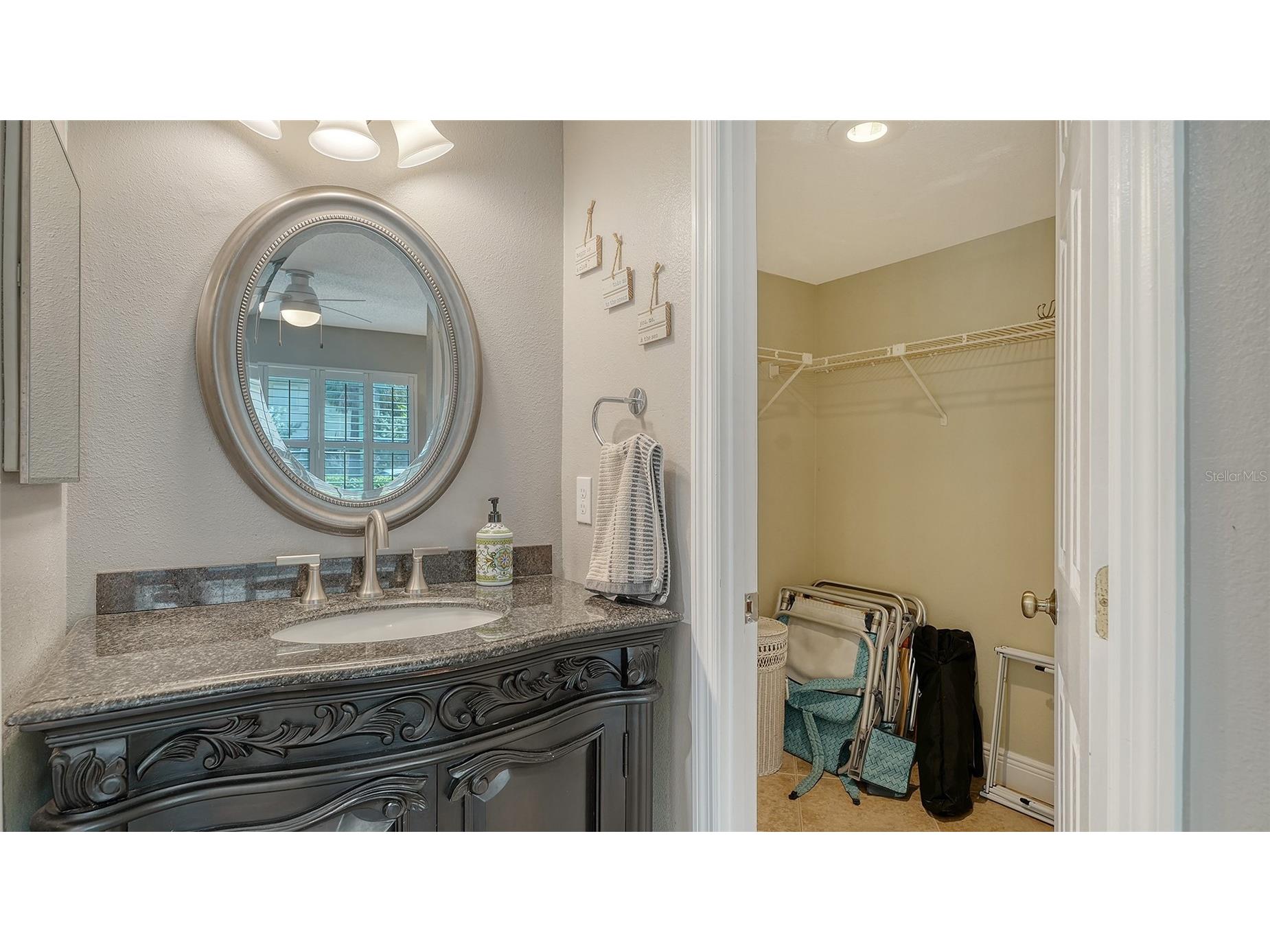 1001 Benjamin Franklin Drive #110 Sarasota FL 34236 A4684597 image26