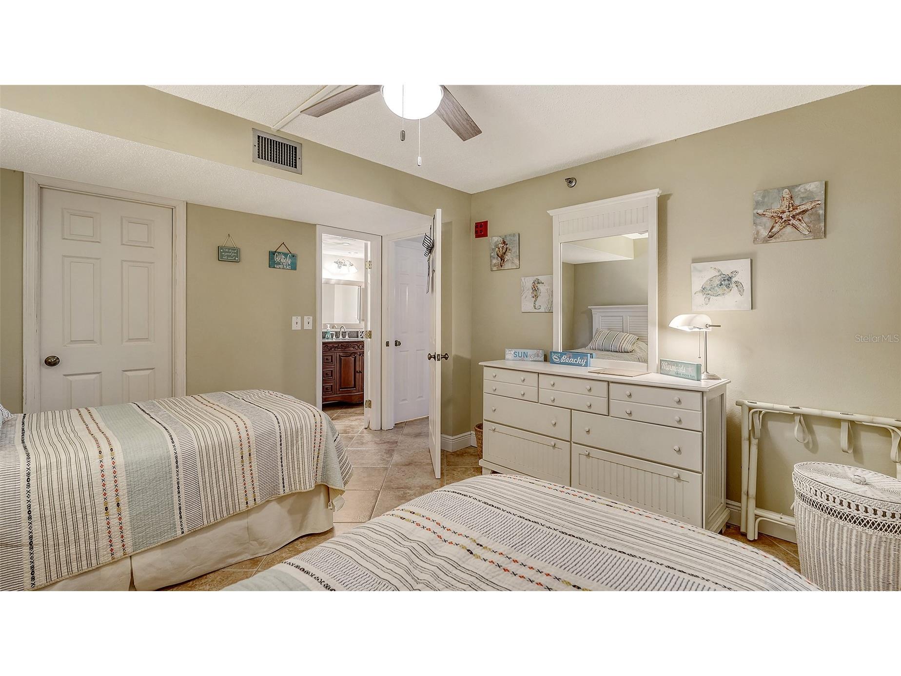 1001 Benjamin Franklin Drive #110 Sarasota FL 34236 A4684597 image29