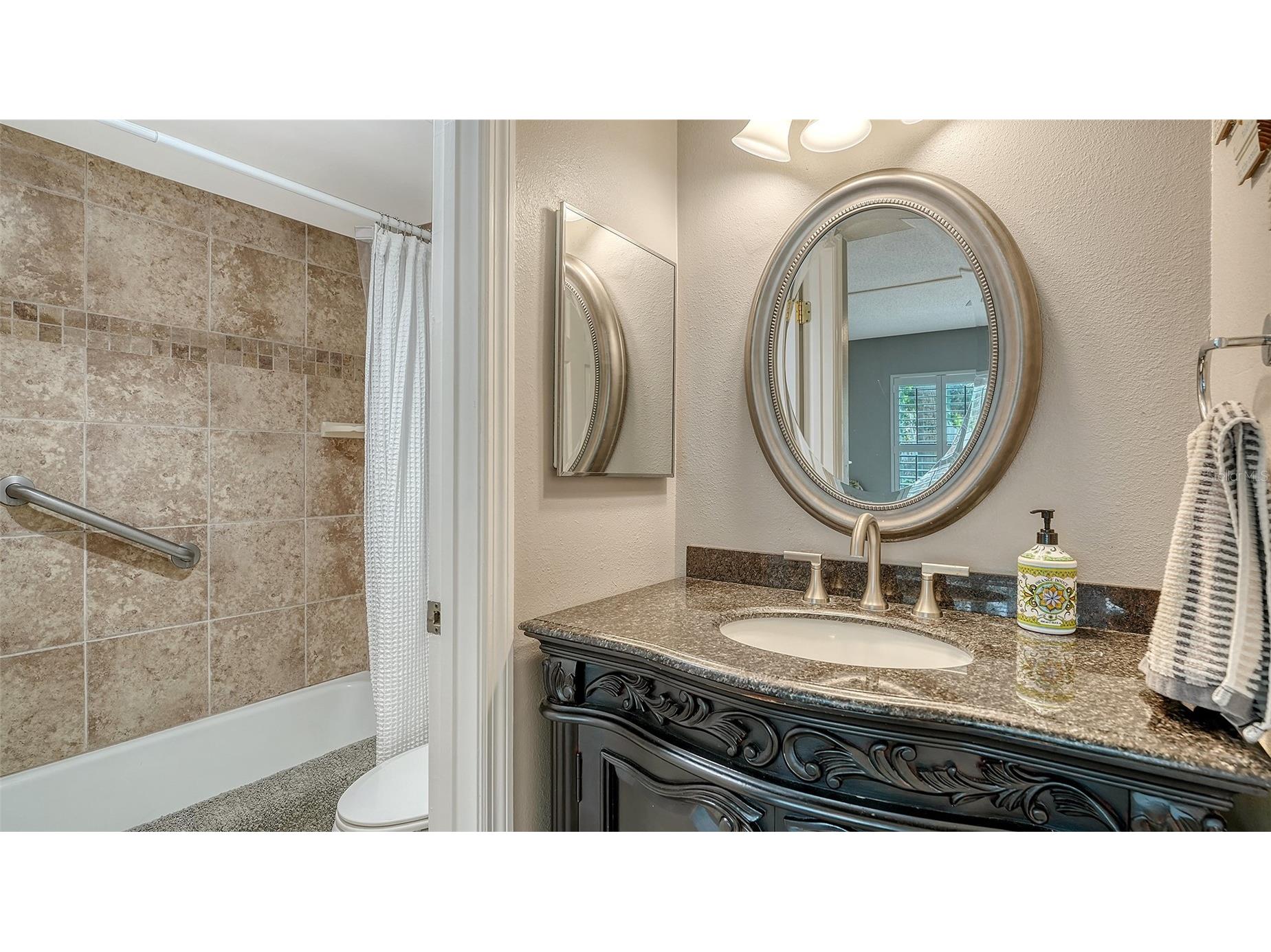 1001 Benjamin Franklin Drive #110 Sarasota FL 34236 A4684597 image8