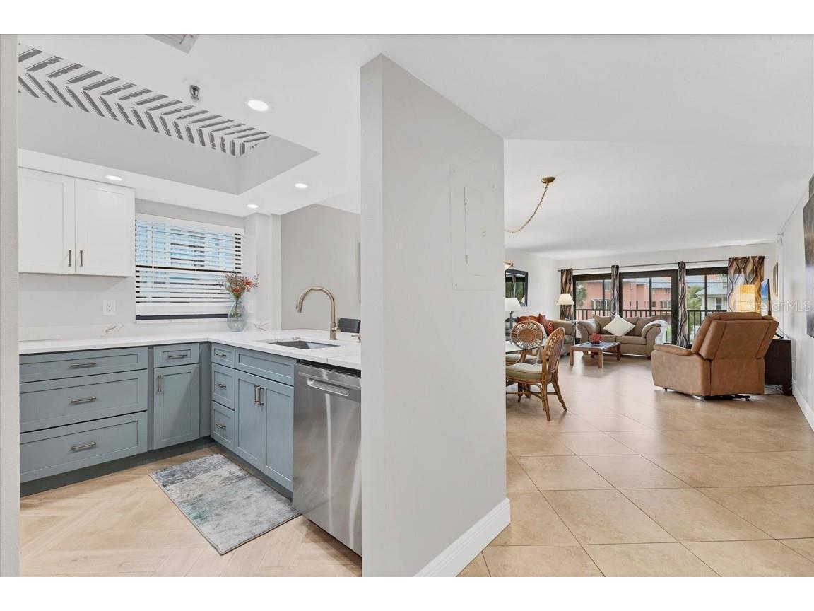 1001 Benjamin Franklin Drive #201 Sarasota FL 34236 - GULF OF MEXICO A4676690 image15