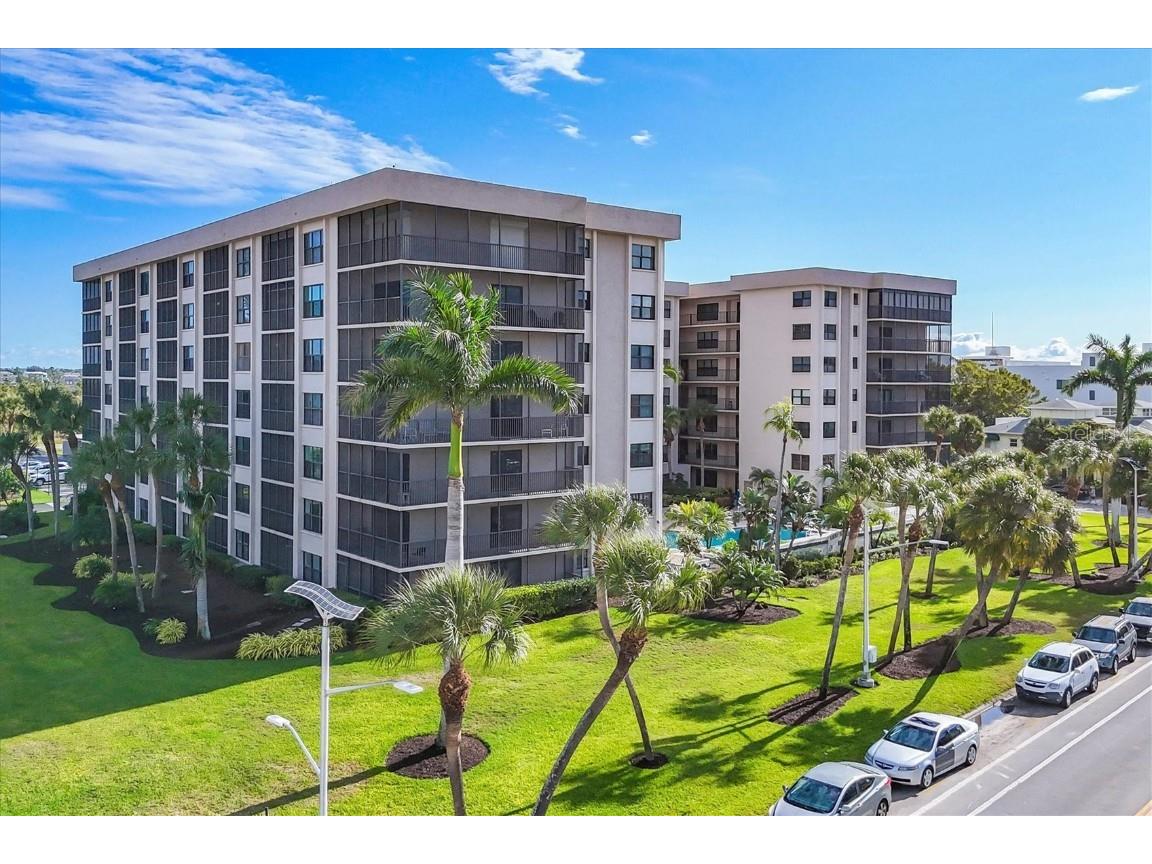 1001 Benjamin Franklin Drive #201 Sarasota FL 34236 - GULF OF MEXICO A4676690 image58