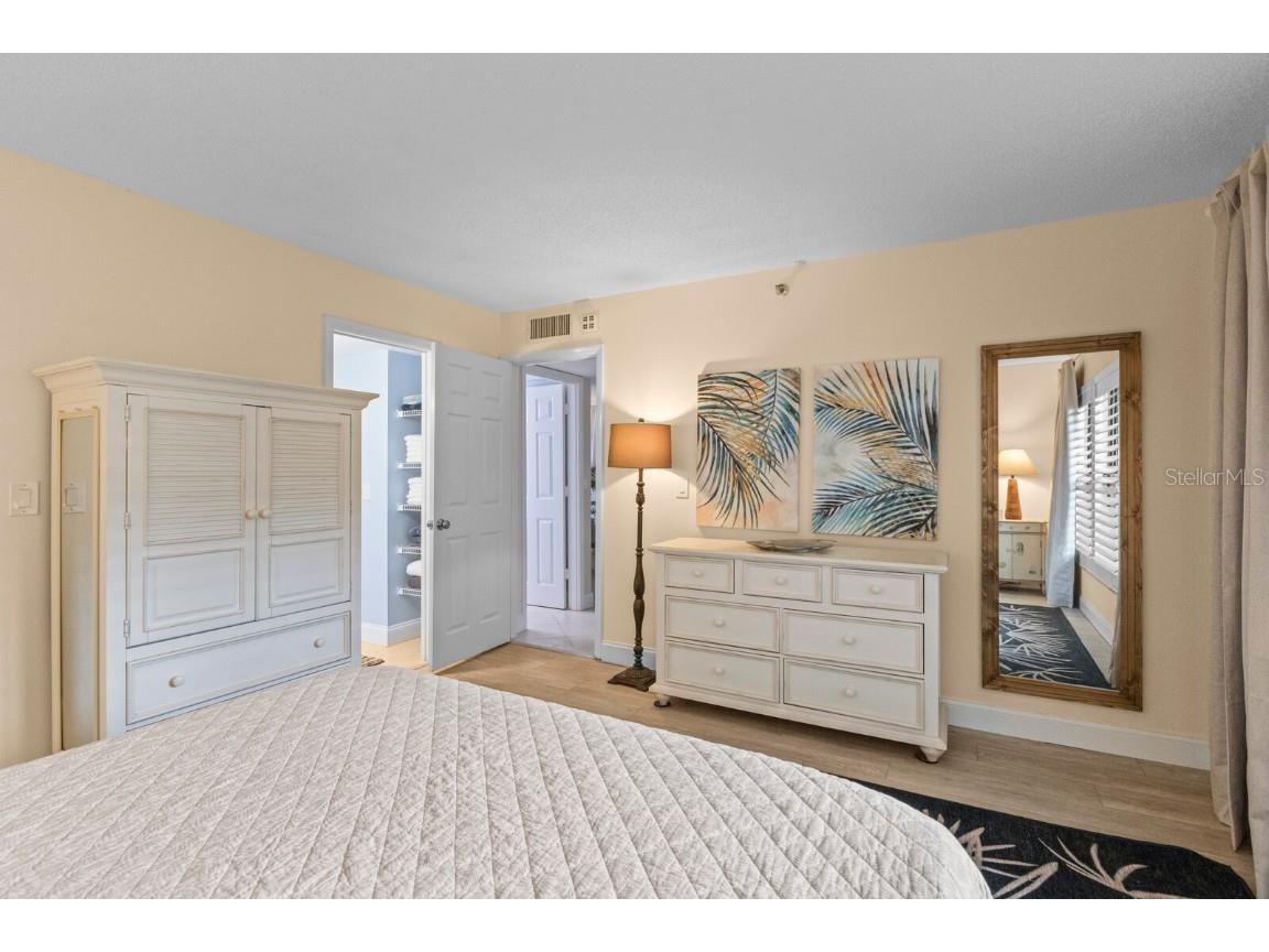 1001 Benjamin Franklin Drive #512 Sarasota FL 34236 A4627347 image18