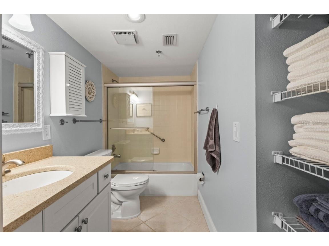 1001 Benjamin Franklin Drive #512 Sarasota FL 34236 A4627347 image20