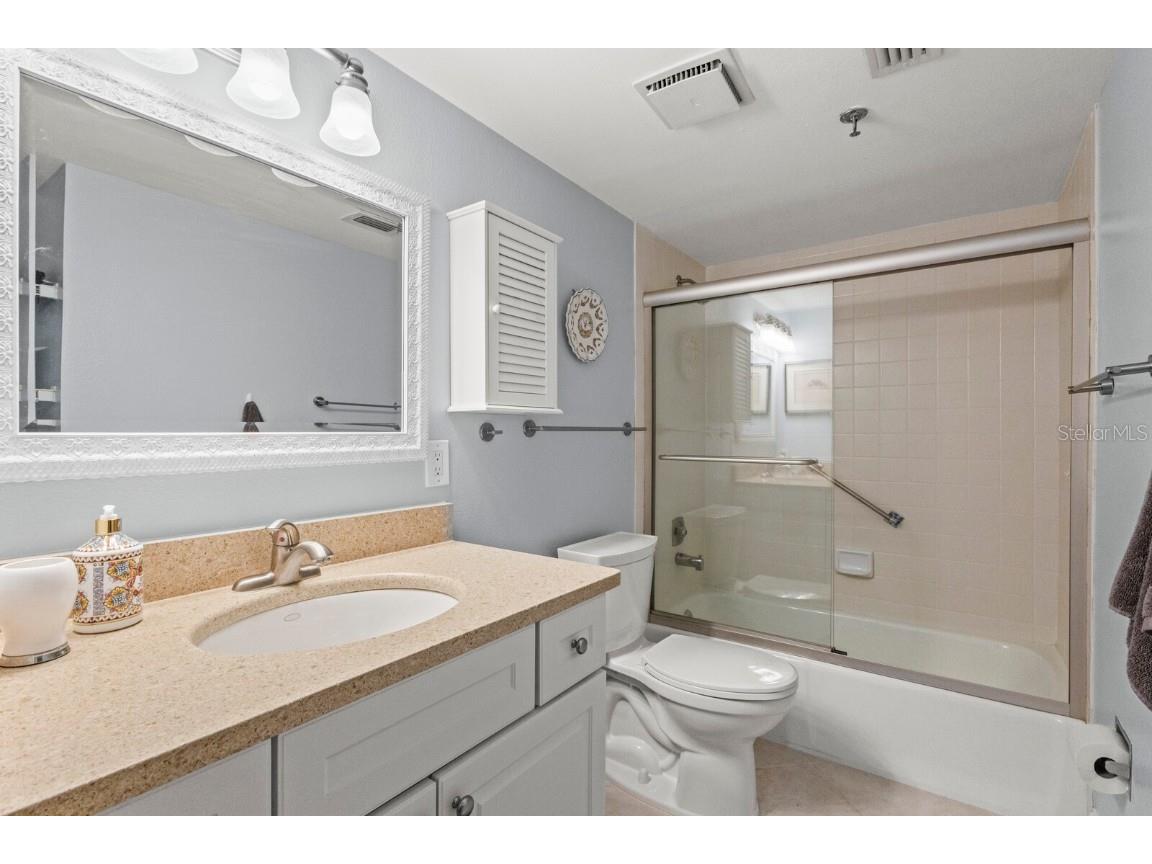 1001 Benjamin Franklin Drive #512 Sarasota FL 34236 A4627347 image21