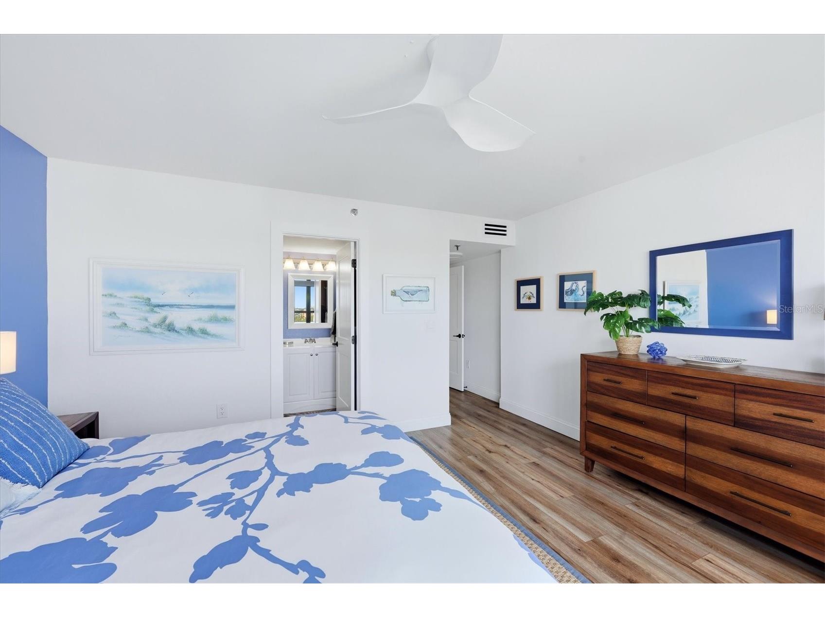 1001 Benjamin Franklin Drive #604 Sarasota FL 34236 A4686677 image24