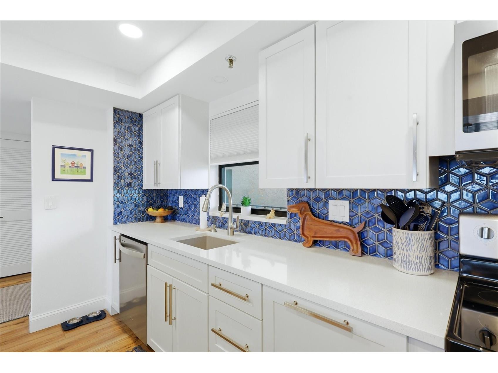 1001 Benjamin Franklin Drive #604 Sarasota FL 34236 A4686677 image5