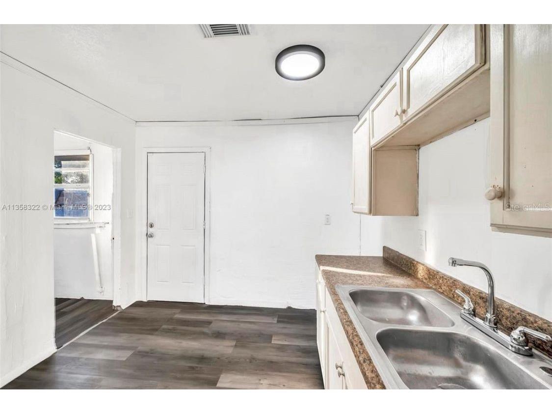 1001 N 16th Court Fort Pierce FL 34950 O6358124 image5