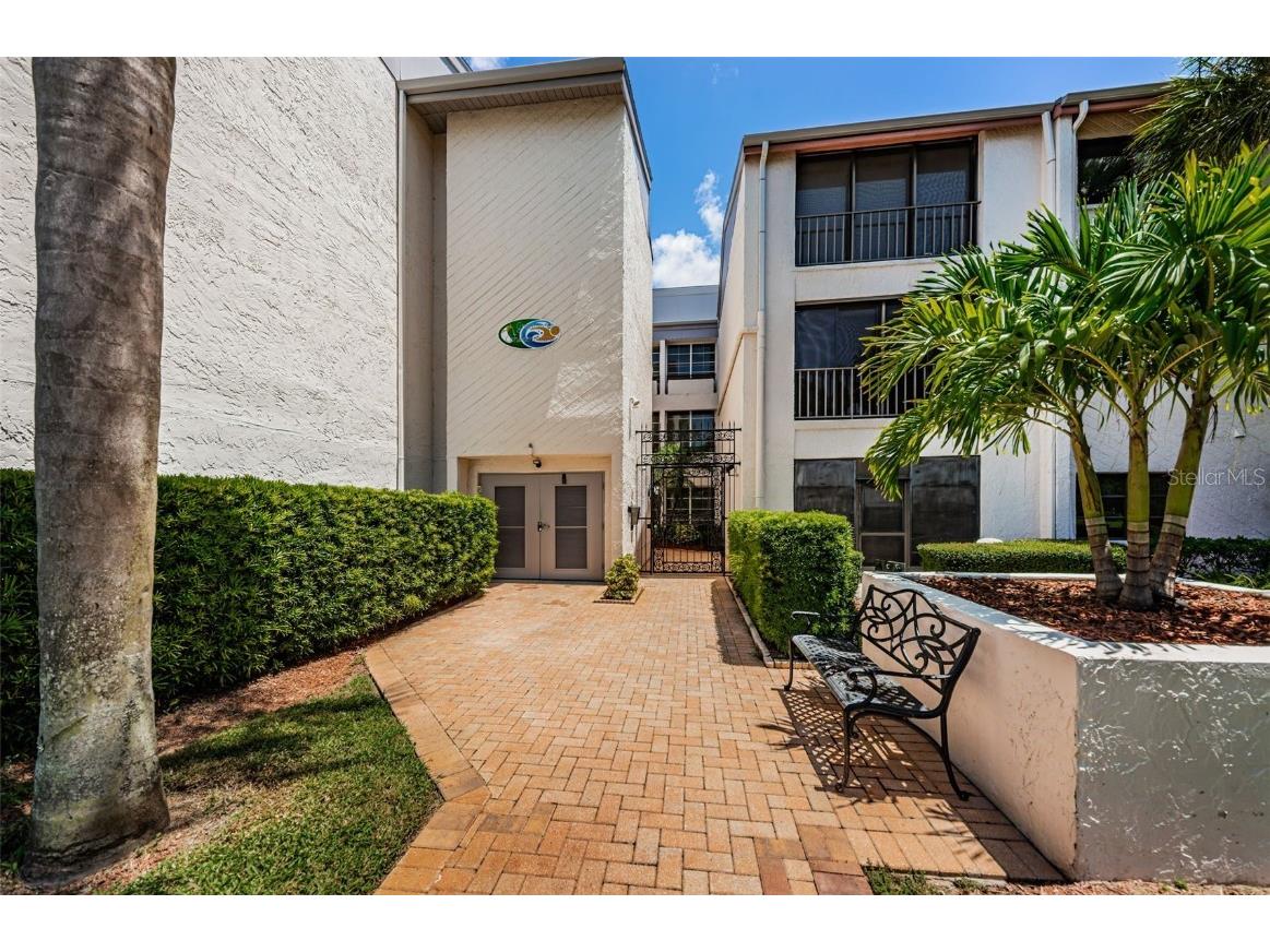 1001 Tartan Drive #106 Palm Harbor FL 34684 - LAKE TARPON U8226704 image1