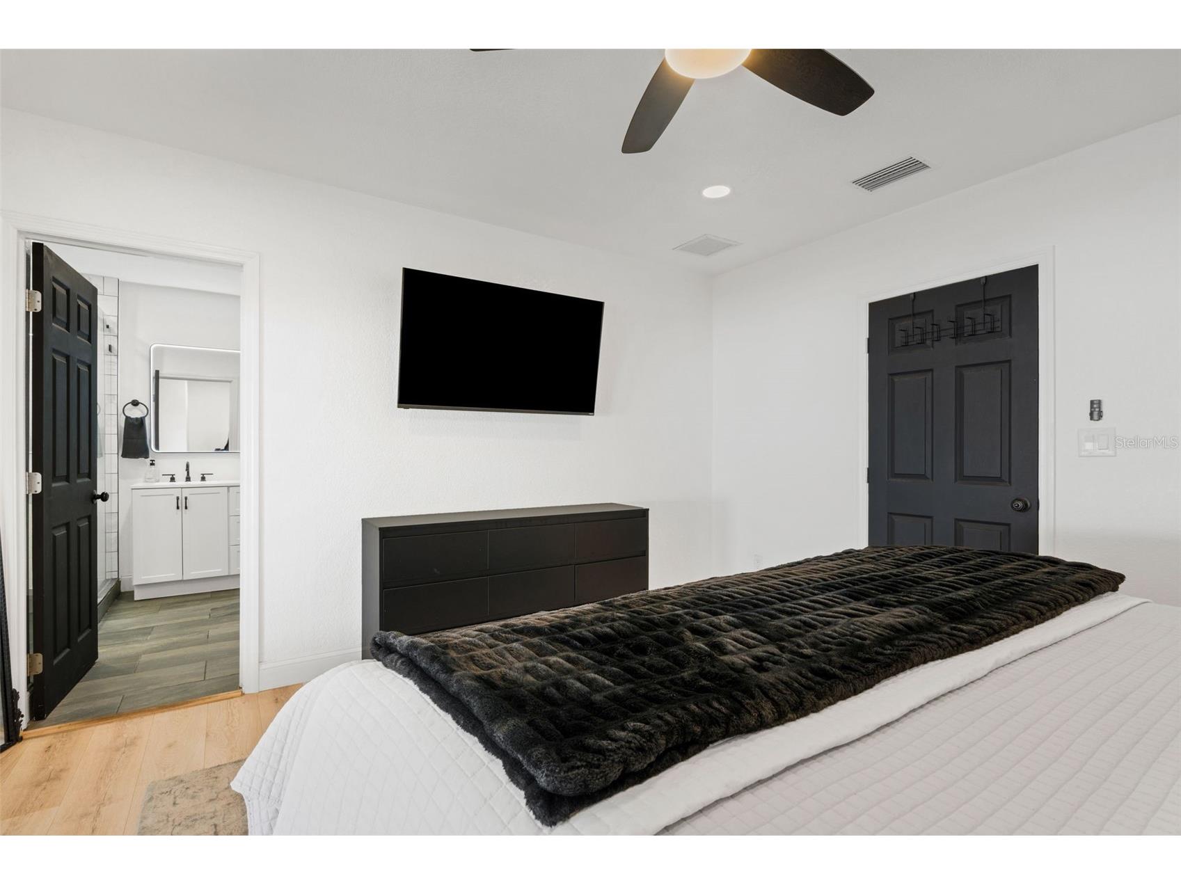 10016 Ridge Rd Seminole FL 33772 TB8478625 image19