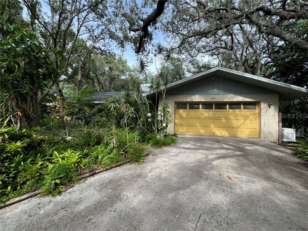 1002 Bayvista Drive Tarpon Springs FL 34689 W7866424 image1