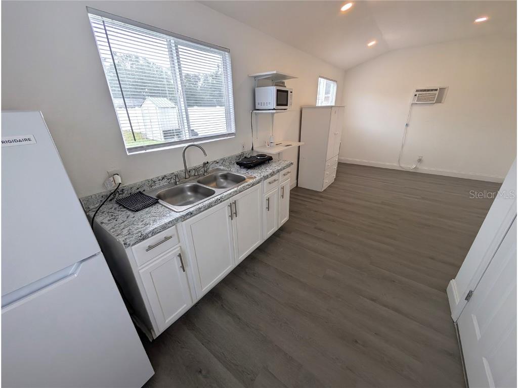 1002 Kirkland Drive #UNIT B Tampa FL 33619 O6342069 image4