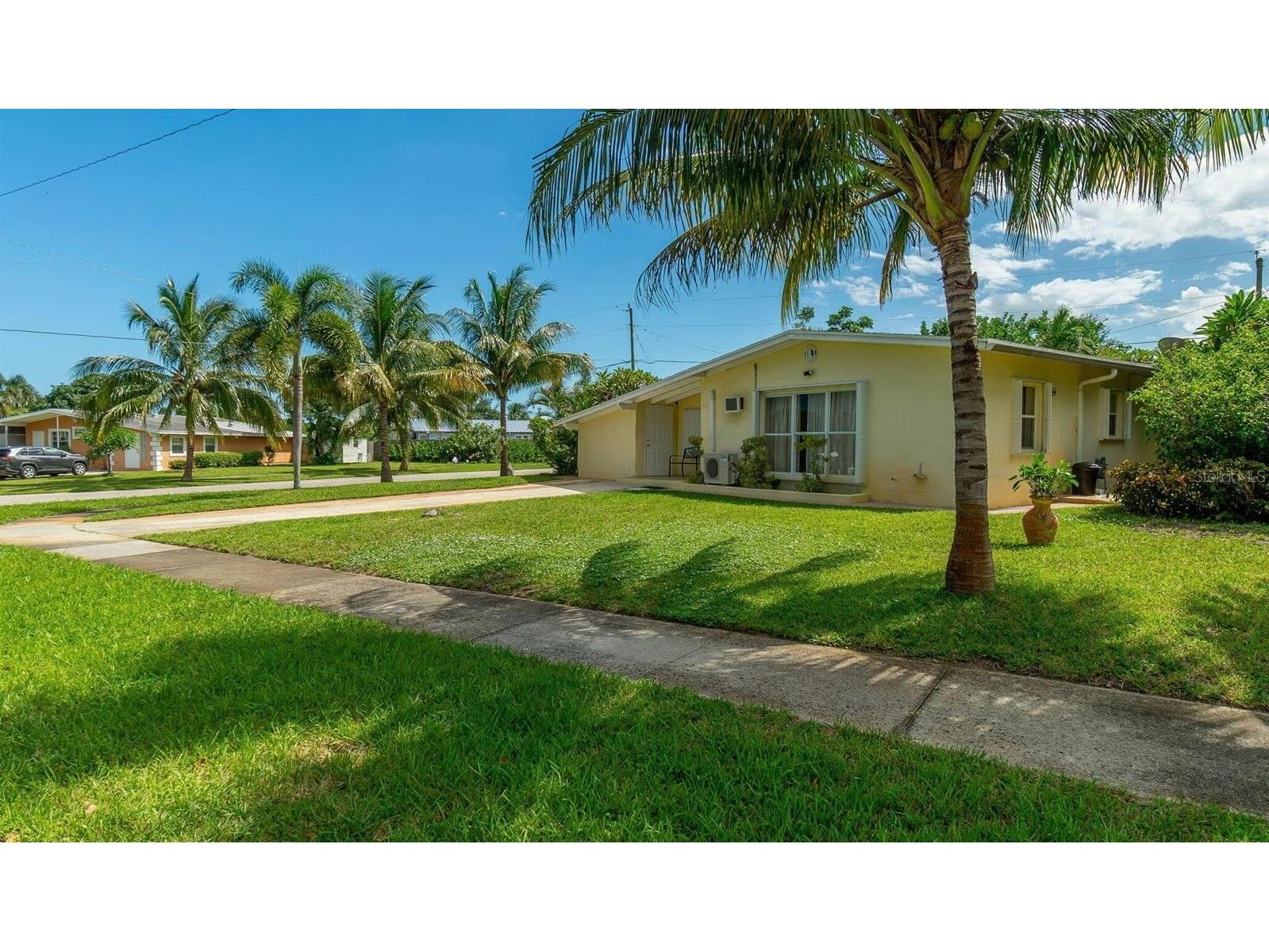 1002 W Broome Street Lantana FL 33462 J1002102 image1
