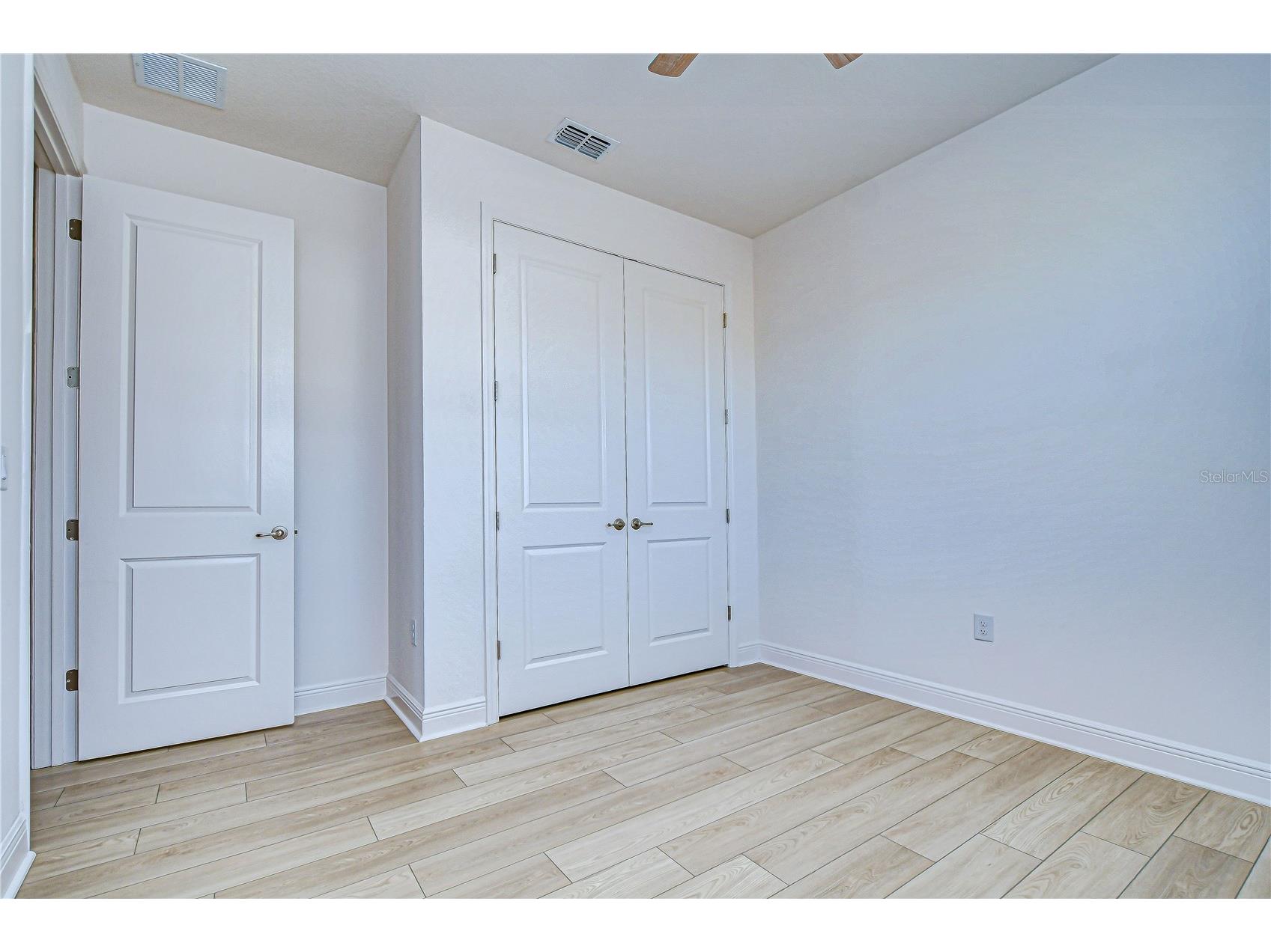 10027 Dolphin Gull Circle Thonotosassa FL 33592 TB8473091 image12