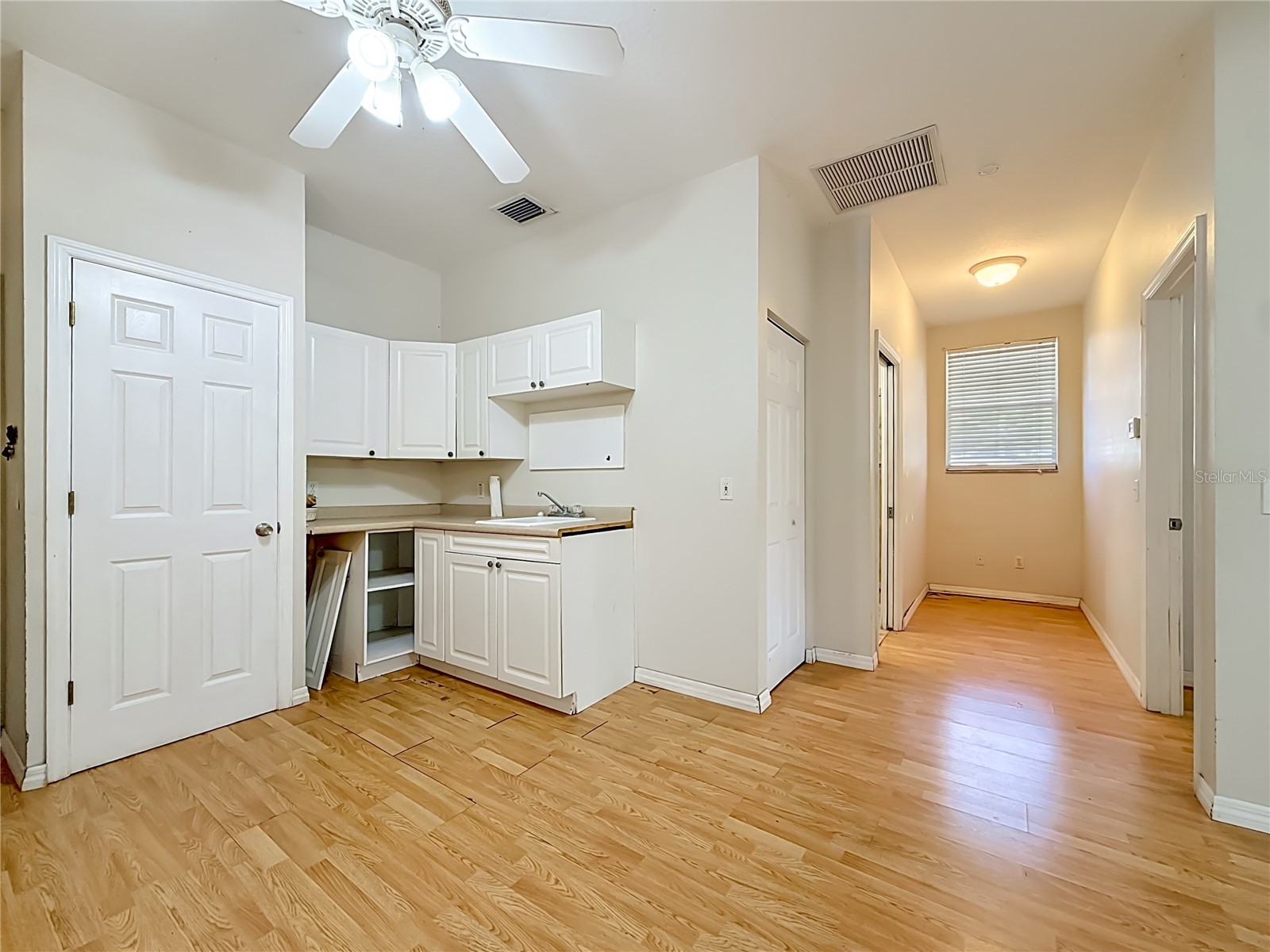 1003 W Outbound Place Tampa FL 33612 TB8505290 image16
