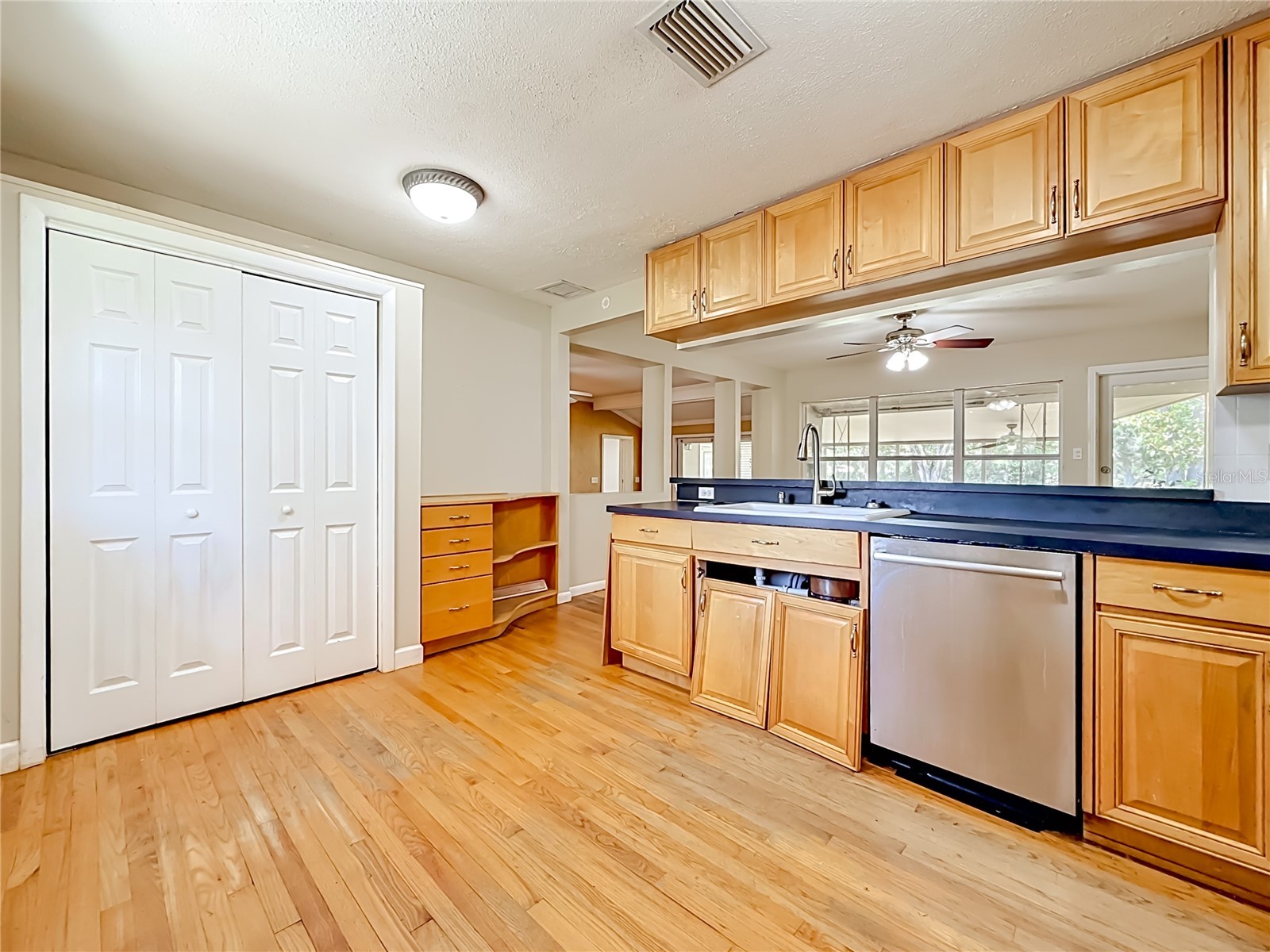 1003 W Outbound Place Tampa FL 33612 TB8505290 image24