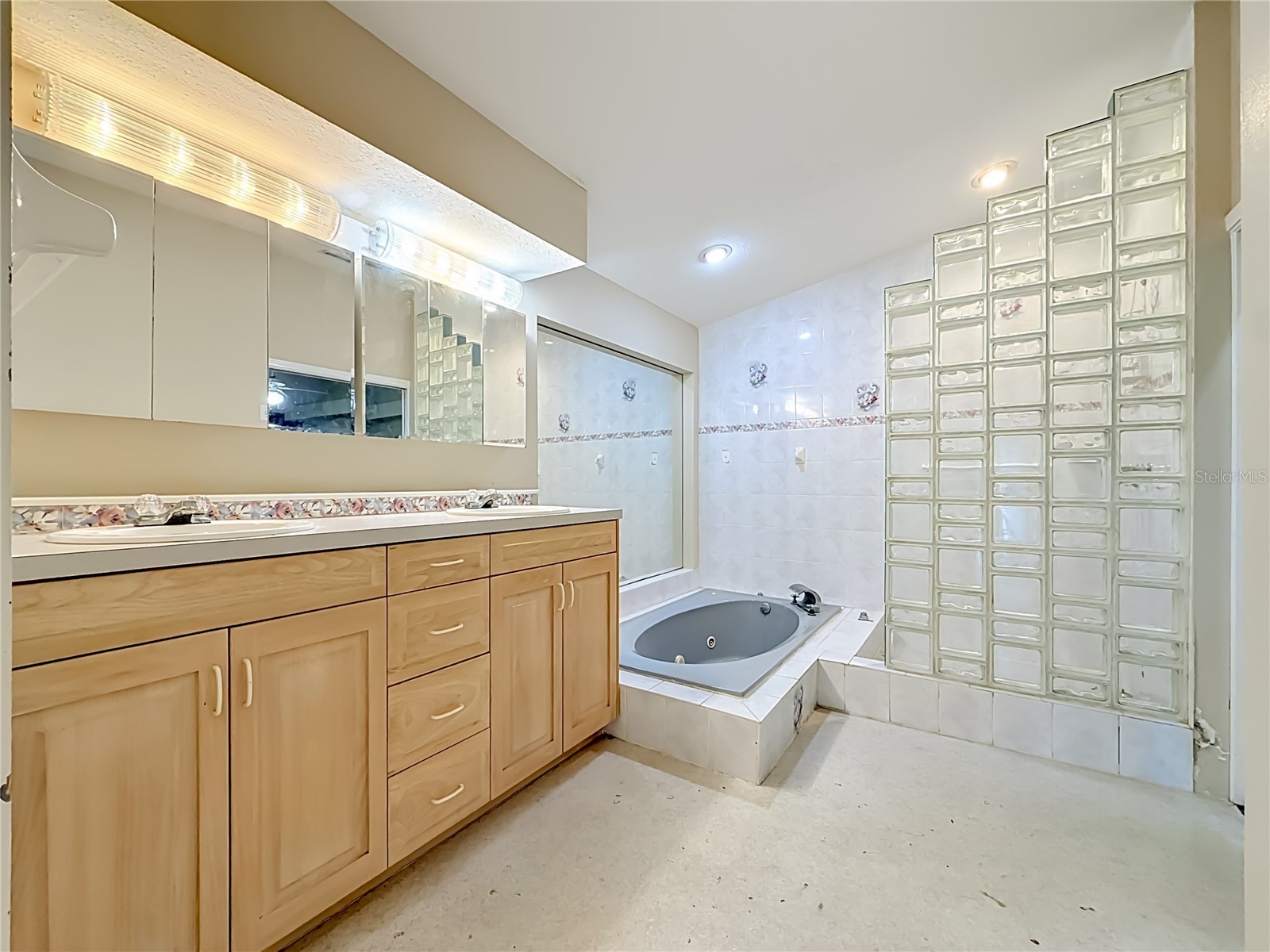 1003 W Outbound Place Tampa FL 33612 TB8505290 image34
