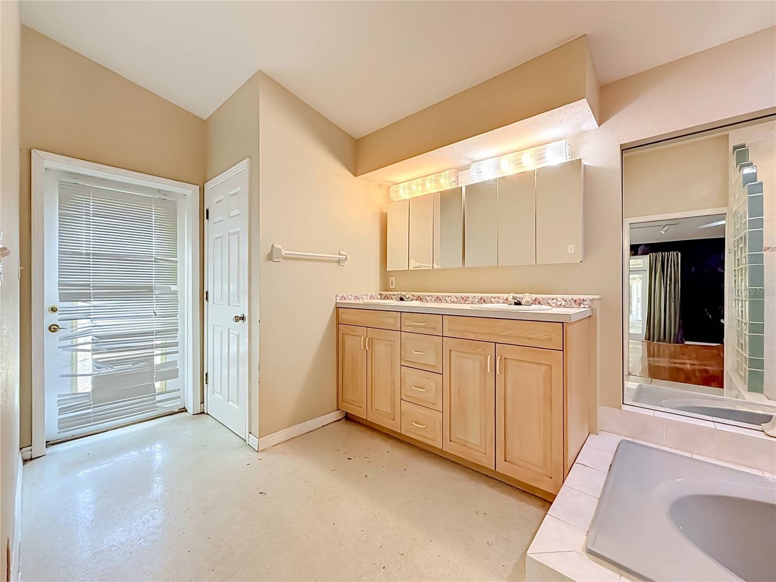 1003 W Outbound Place Tampa FL 33612 TB8505290 image37
