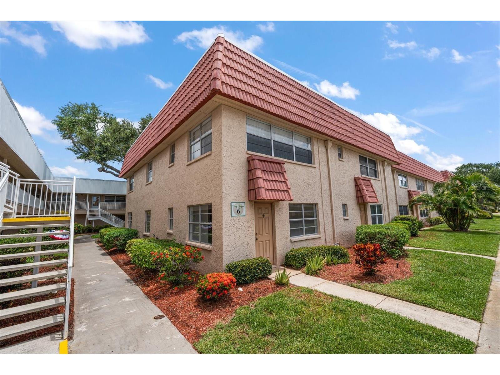 10037 62nd Terrace N #1 Saint Petersburg FL 33708 TB8524186 image1