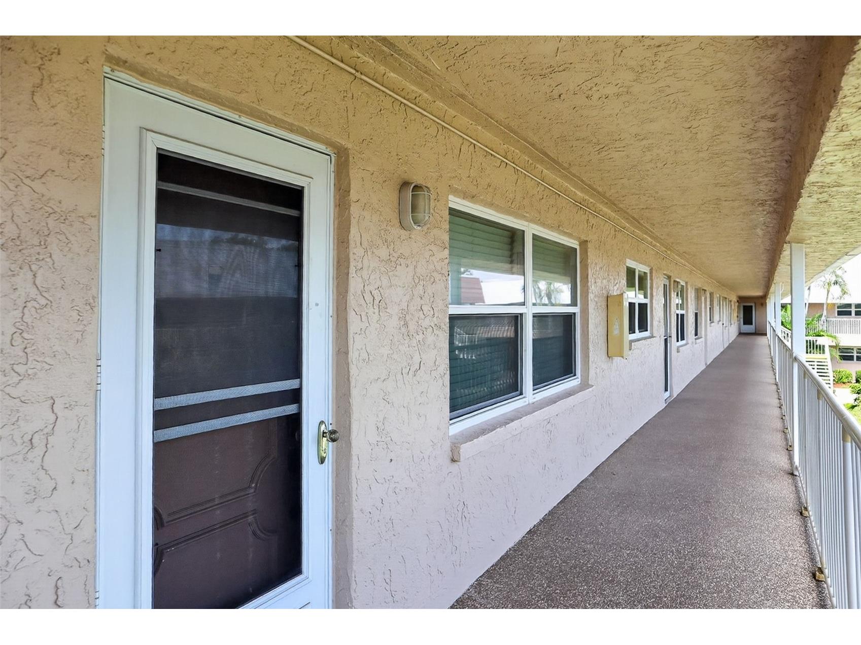 10038 62nd Terrace N #15 Saint Petersburg FL 33708 TB8513071 image1