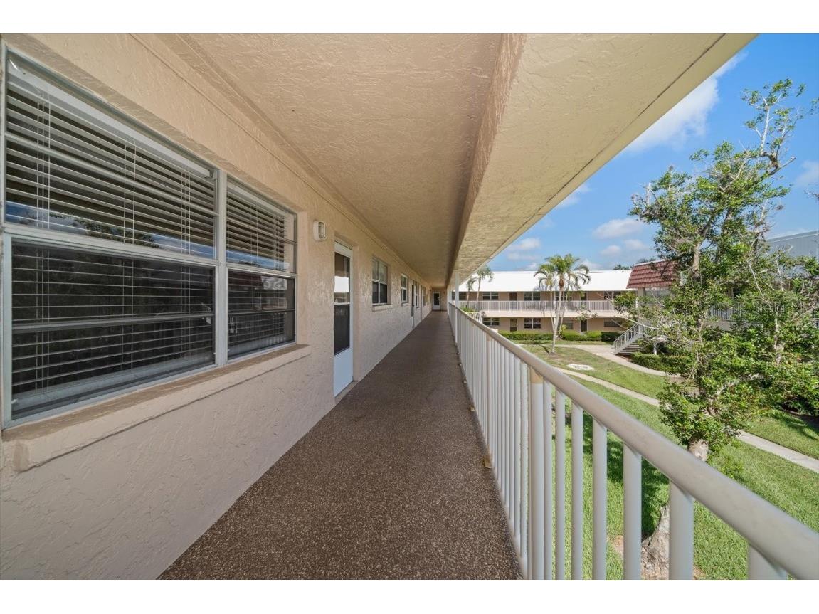 10038 62nd Terrace N #17 Saint Petersburg FL 33708 TB8390169 image10