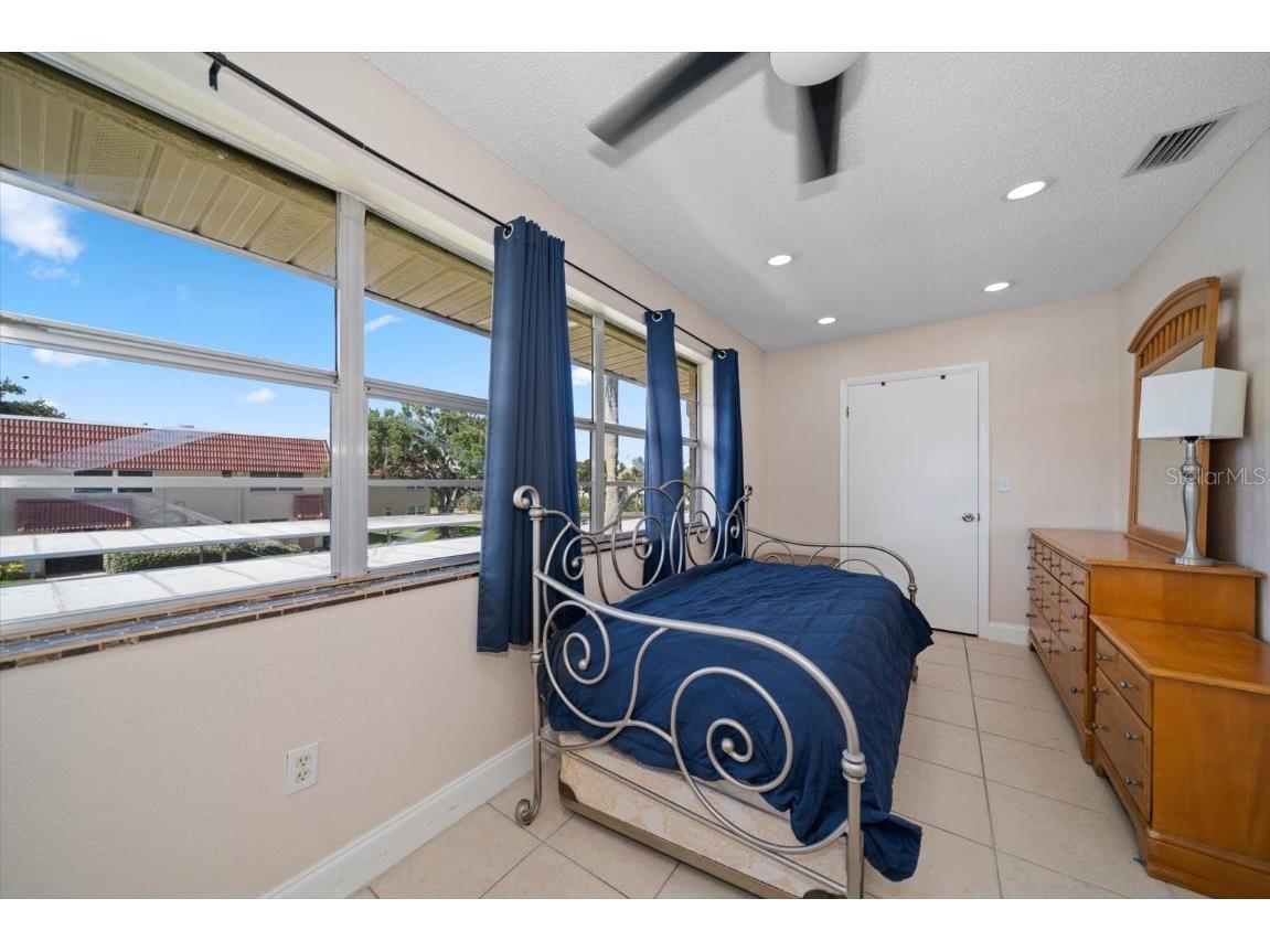 10038 62nd Terrace N #17 Saint Petersburg FL 33708 TB8390169 image25