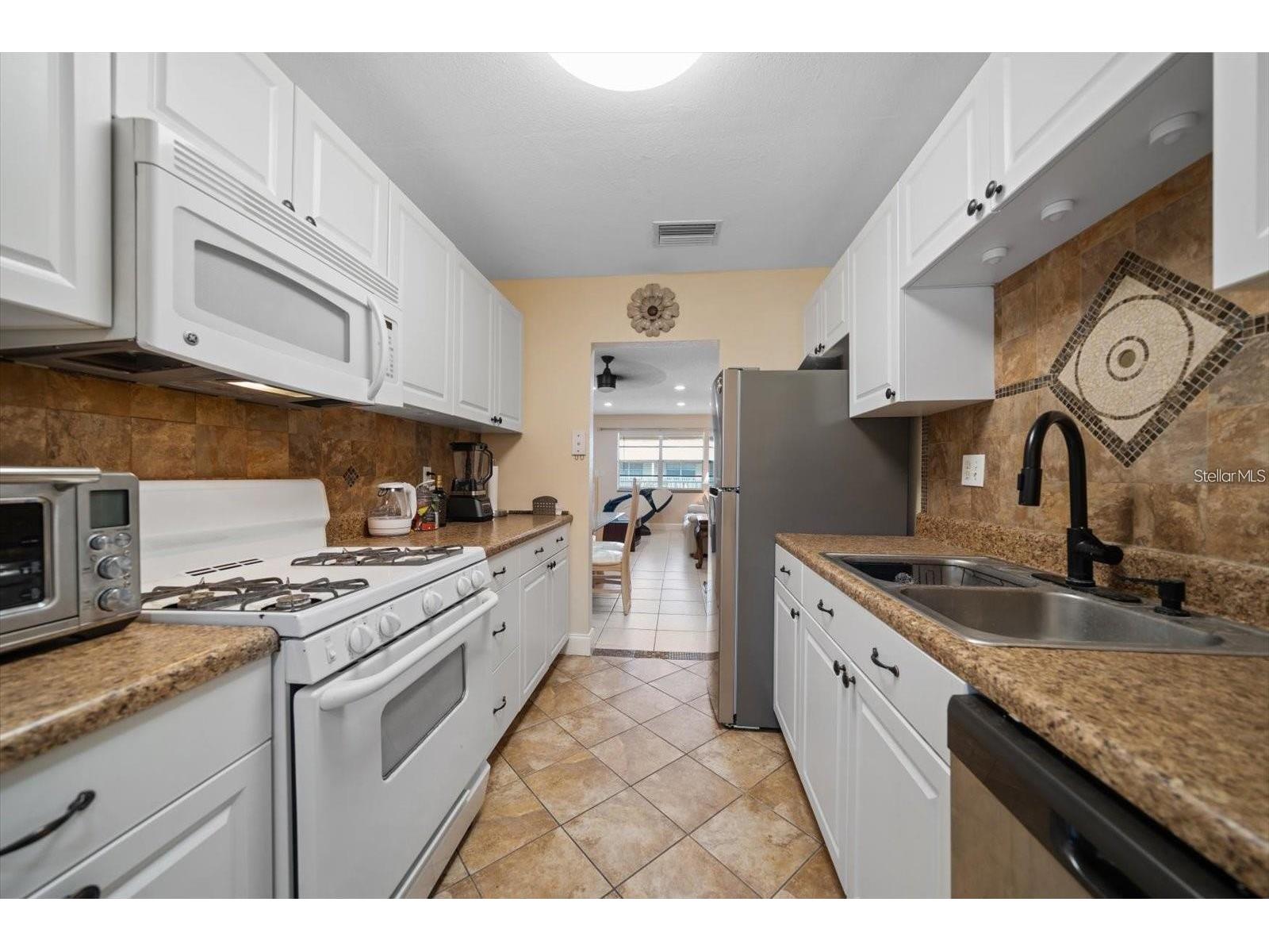 10038 62nd Terrace N #17 Saint Petersburg FL 33708 TB8470494 image8