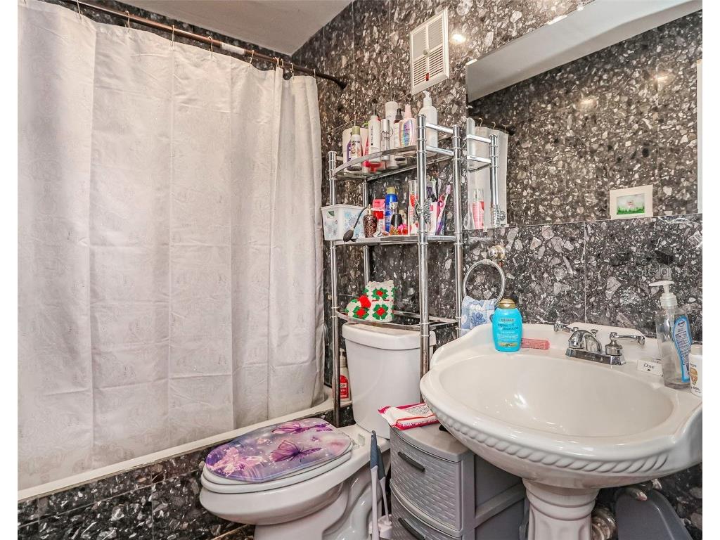 10039 88th Street Seminole FL 33777 TB8428895 image28