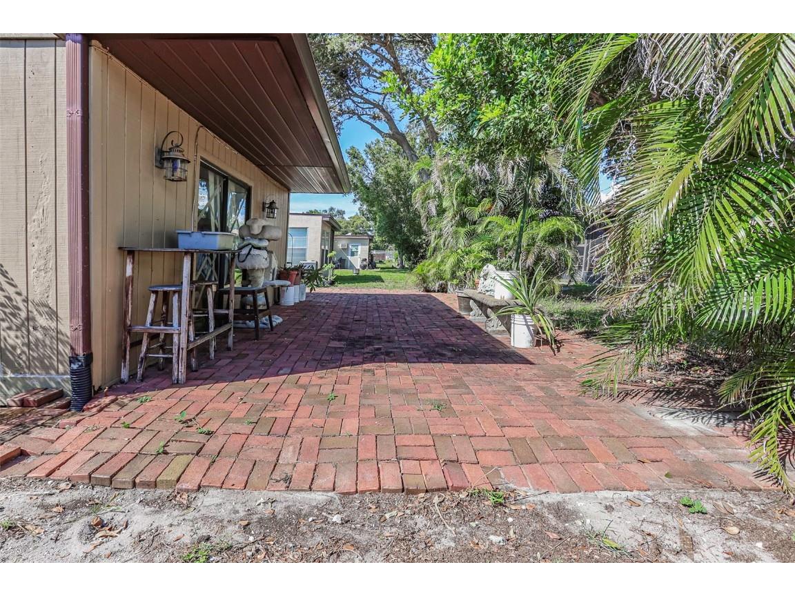 10039 88th Street Seminole FL 33777 TB8428895 image42