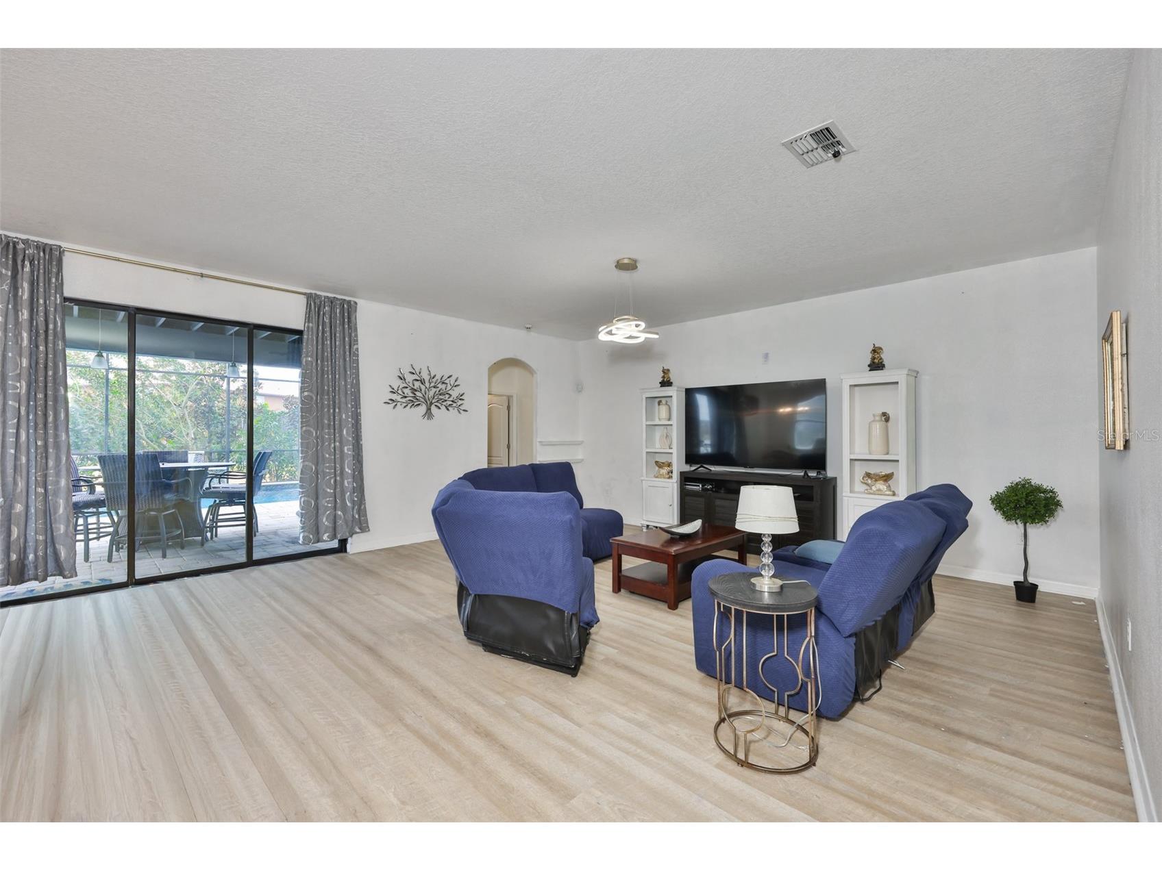 10039 Smarty Jones Drive Ruskin FL 33573 TB8480417 image11
