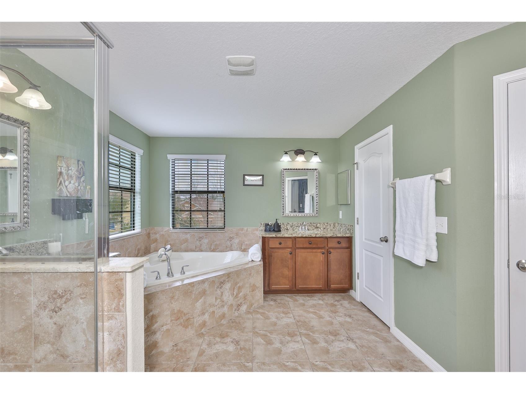 10039 Smarty Jones Drive Ruskin FL 33573 TB8480417 image25