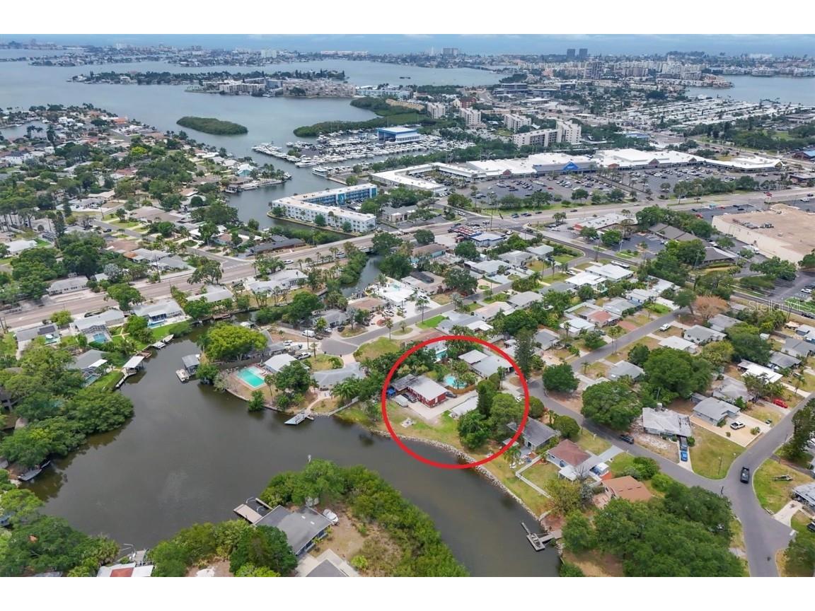 1004 67th Street S Saint Petersburg FL 33707 - Bear Creek A4611570 image1