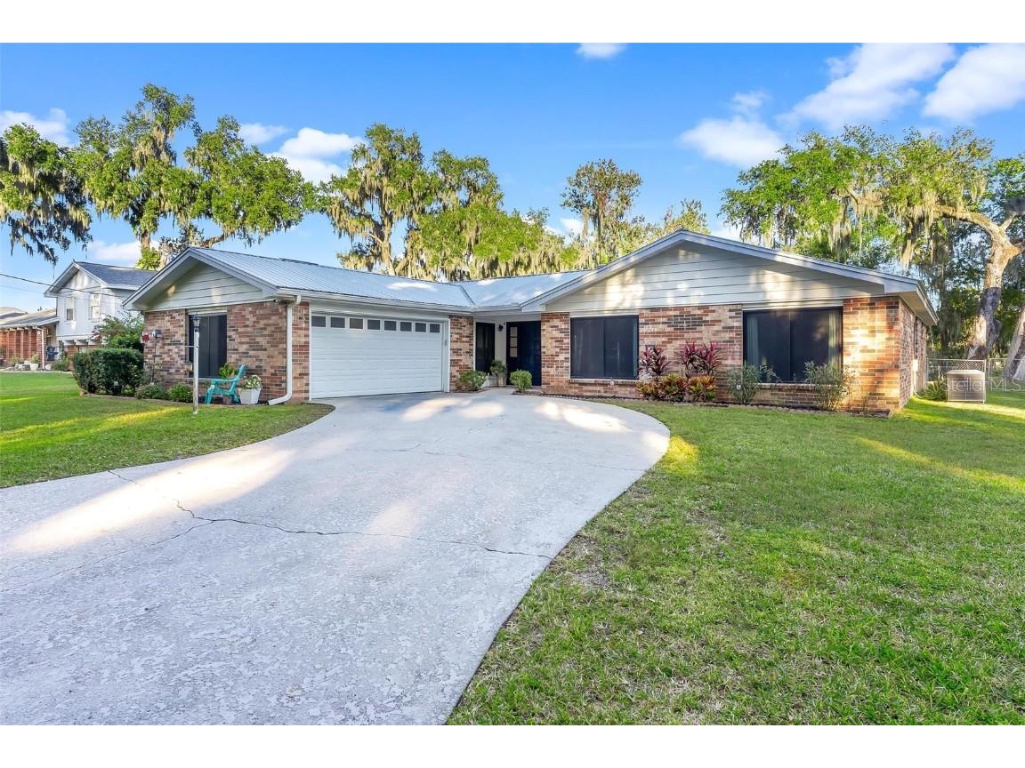 1004 Monterey Drive Leesburg FL 34748 - LAKE HARRIS G5104784 image1