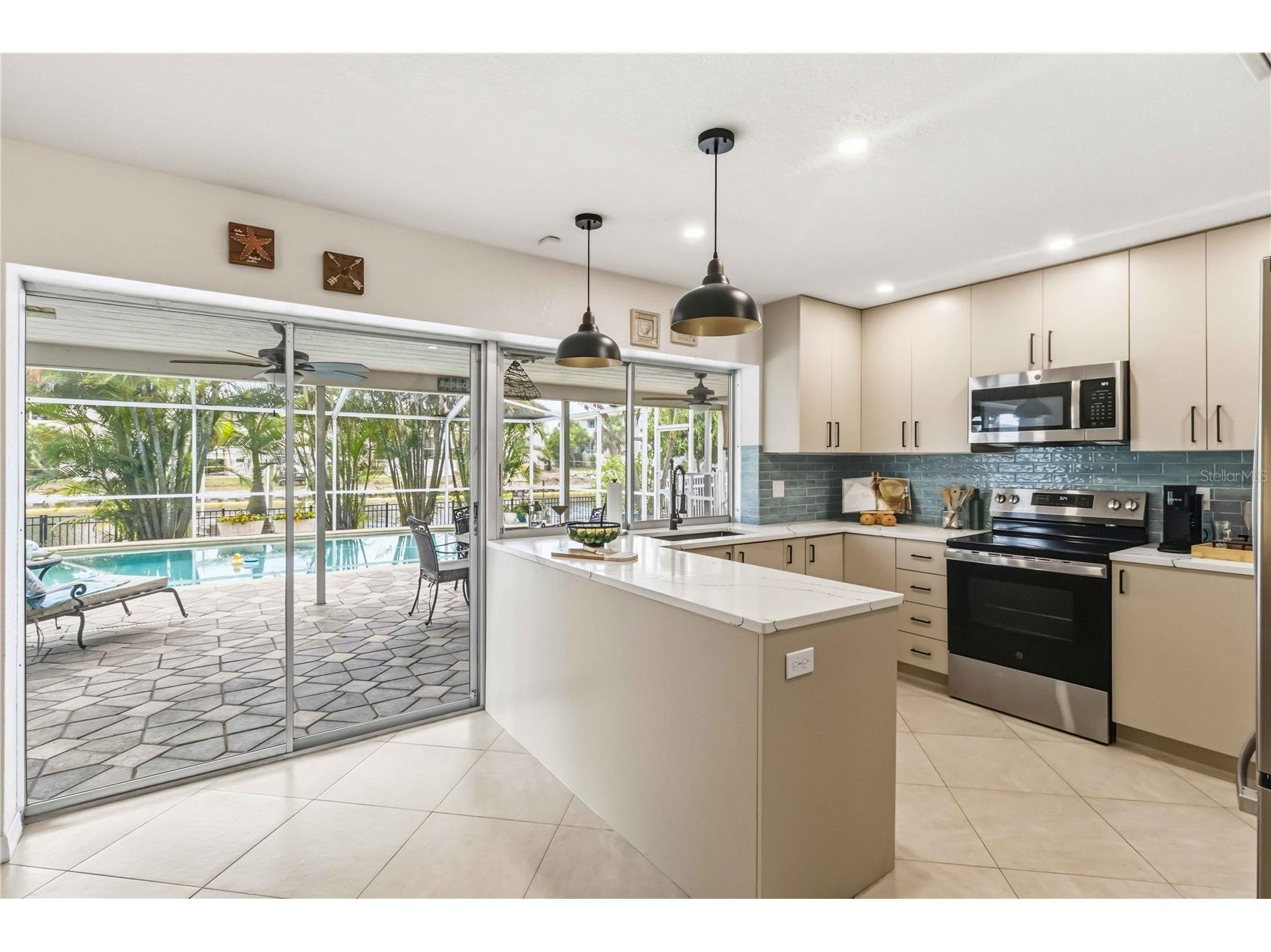 1004 Spindle Palm Way Apollo Beach FL 33572 A4695923 image5