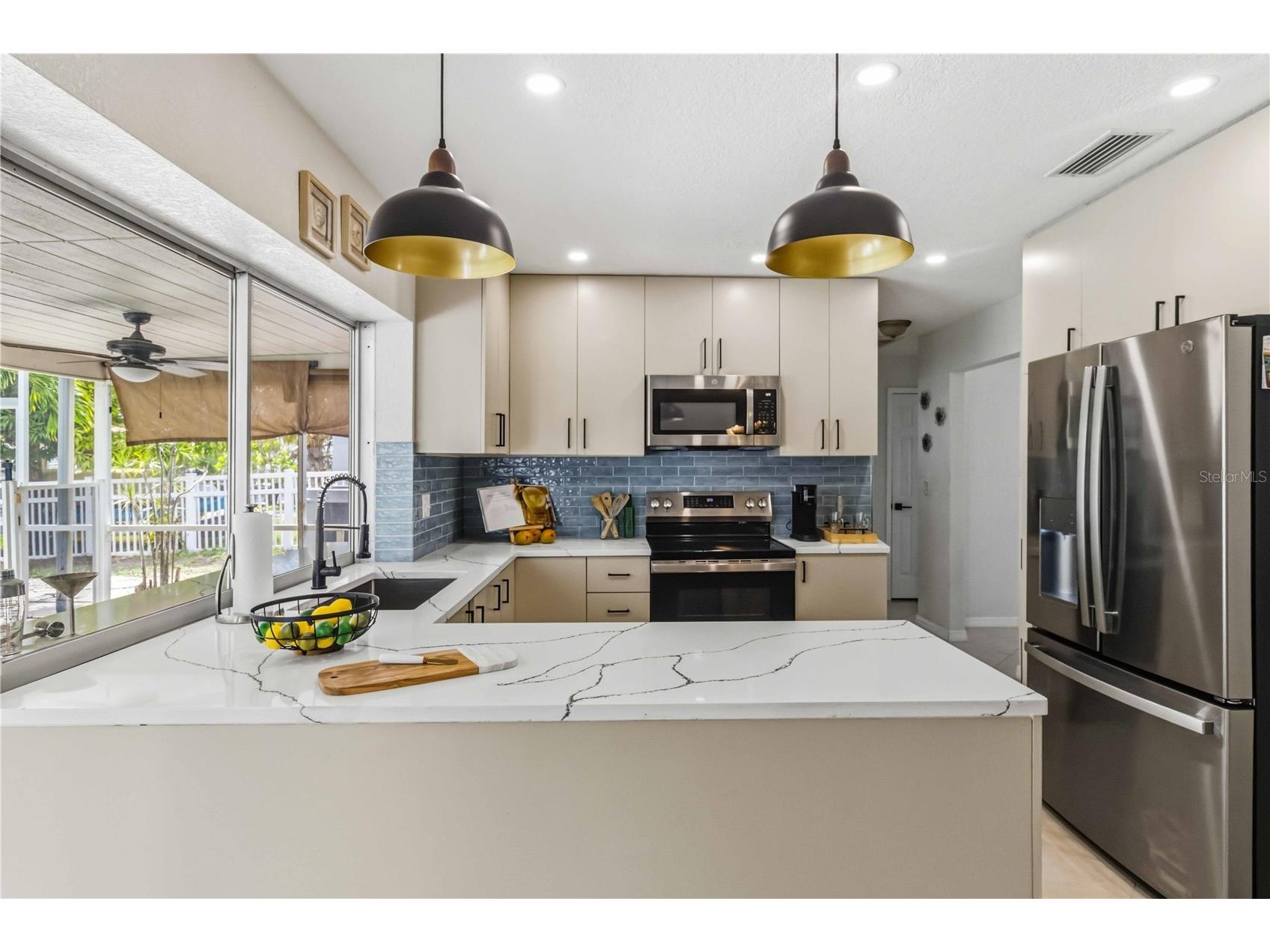 1004 Spindle Palm Way Apollo Beach FL 33572 A4695923 image6