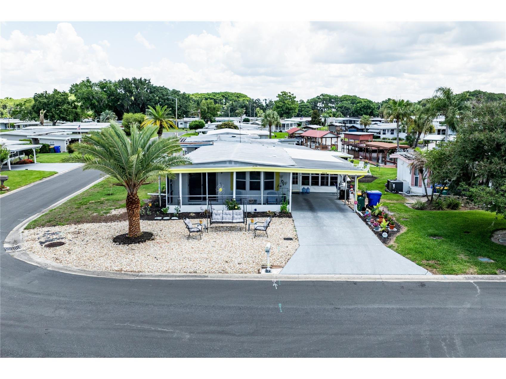 1004 Todd Way Tavares FL 32778 - LAKE HARRIS CHAIN OF LAKES G5112405 image1