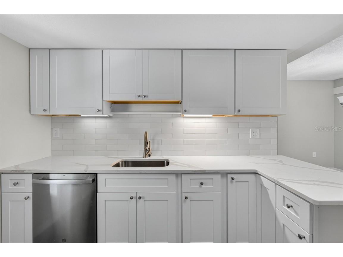 1005 Alston Lane Englewood FL 34223 - AINGERCREEK N6140086 image13