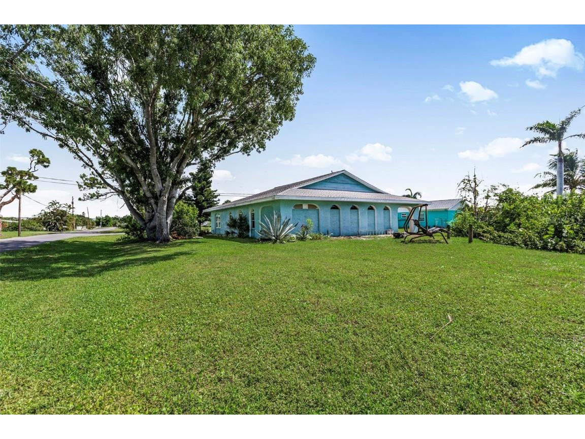 1005 Alston Lane Englewood FL 34223 - AINGERCREEK N6140086 image9