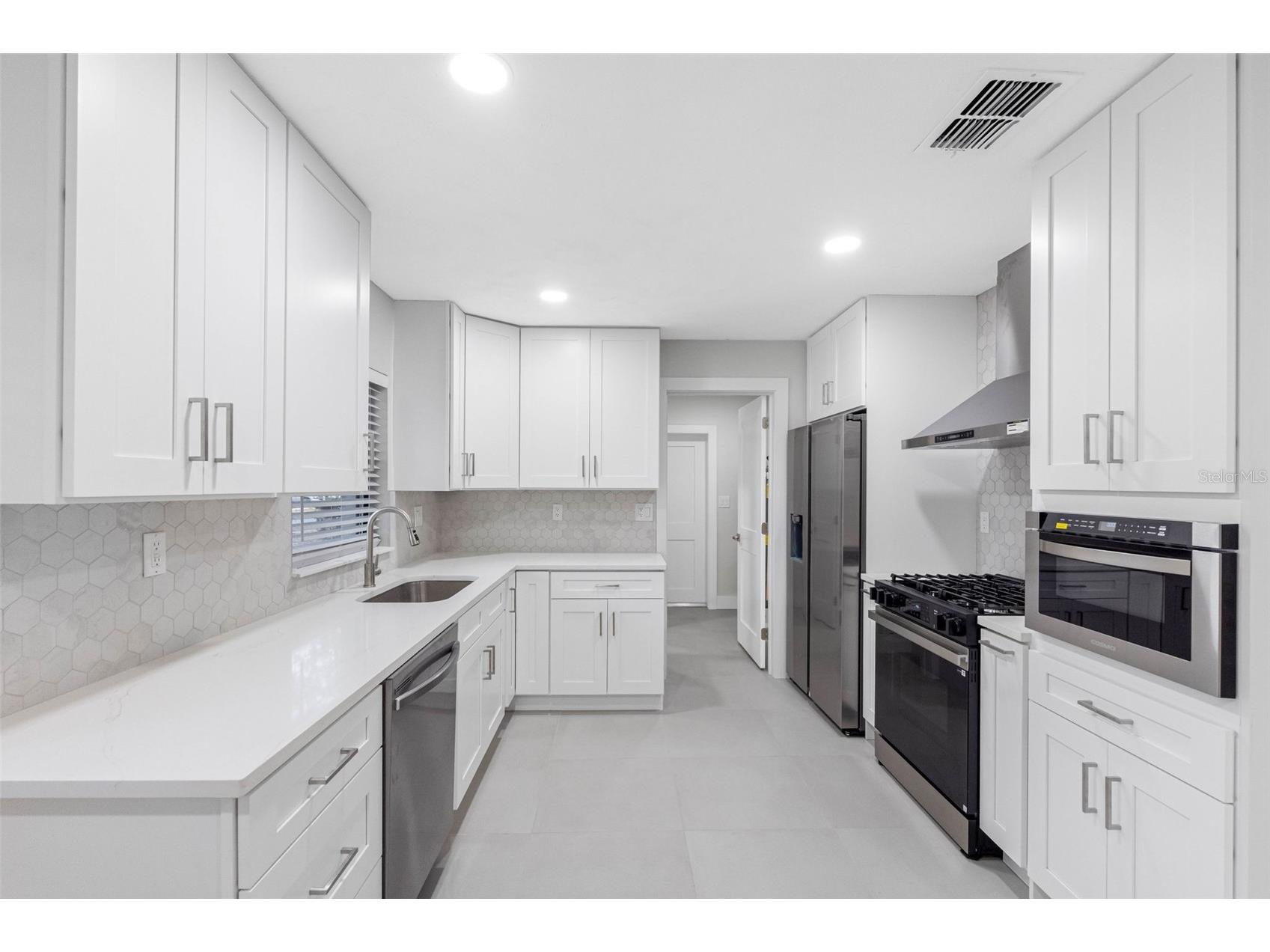 1005 Apache Trail Clearwater FL 33755 TB8506091 image9