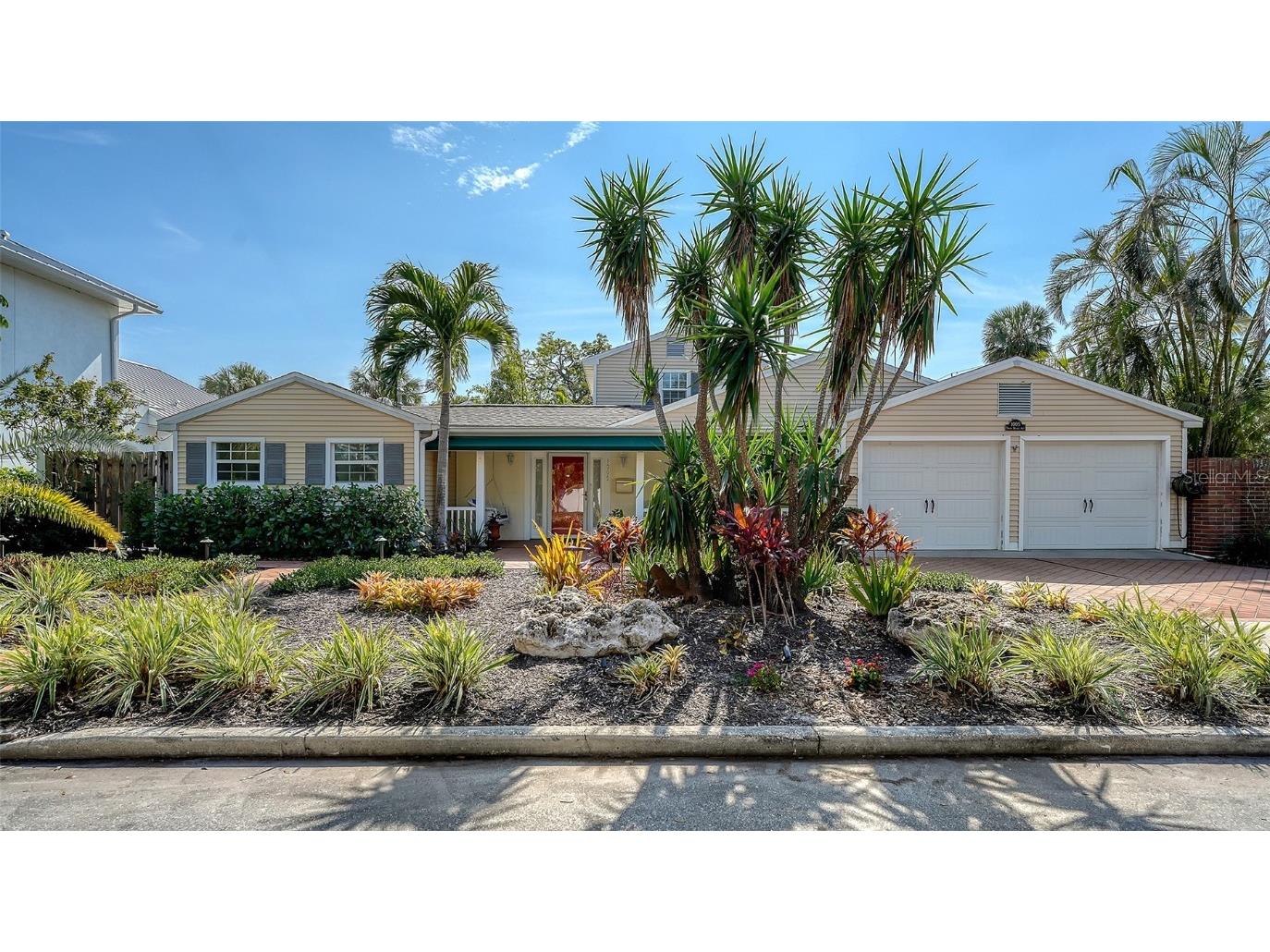1005 S Orange Avenue Sarasota FL 34236 A4639618 image1