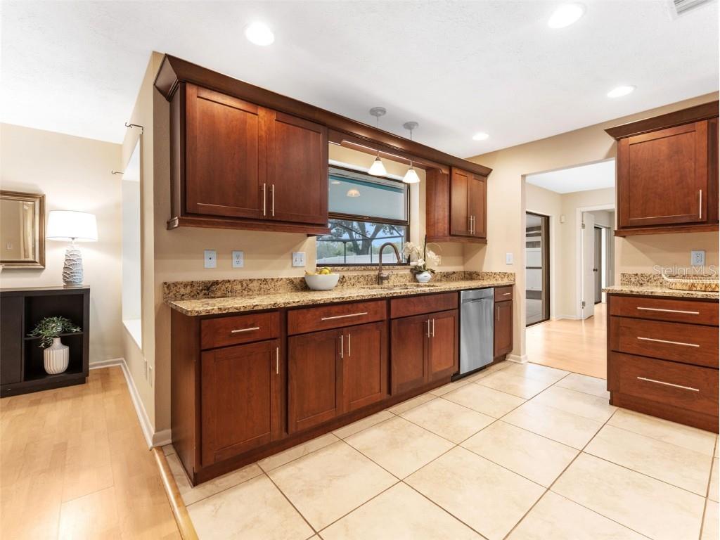 1005 Samy Drive Tampa FL 33613 TB8420761 image8