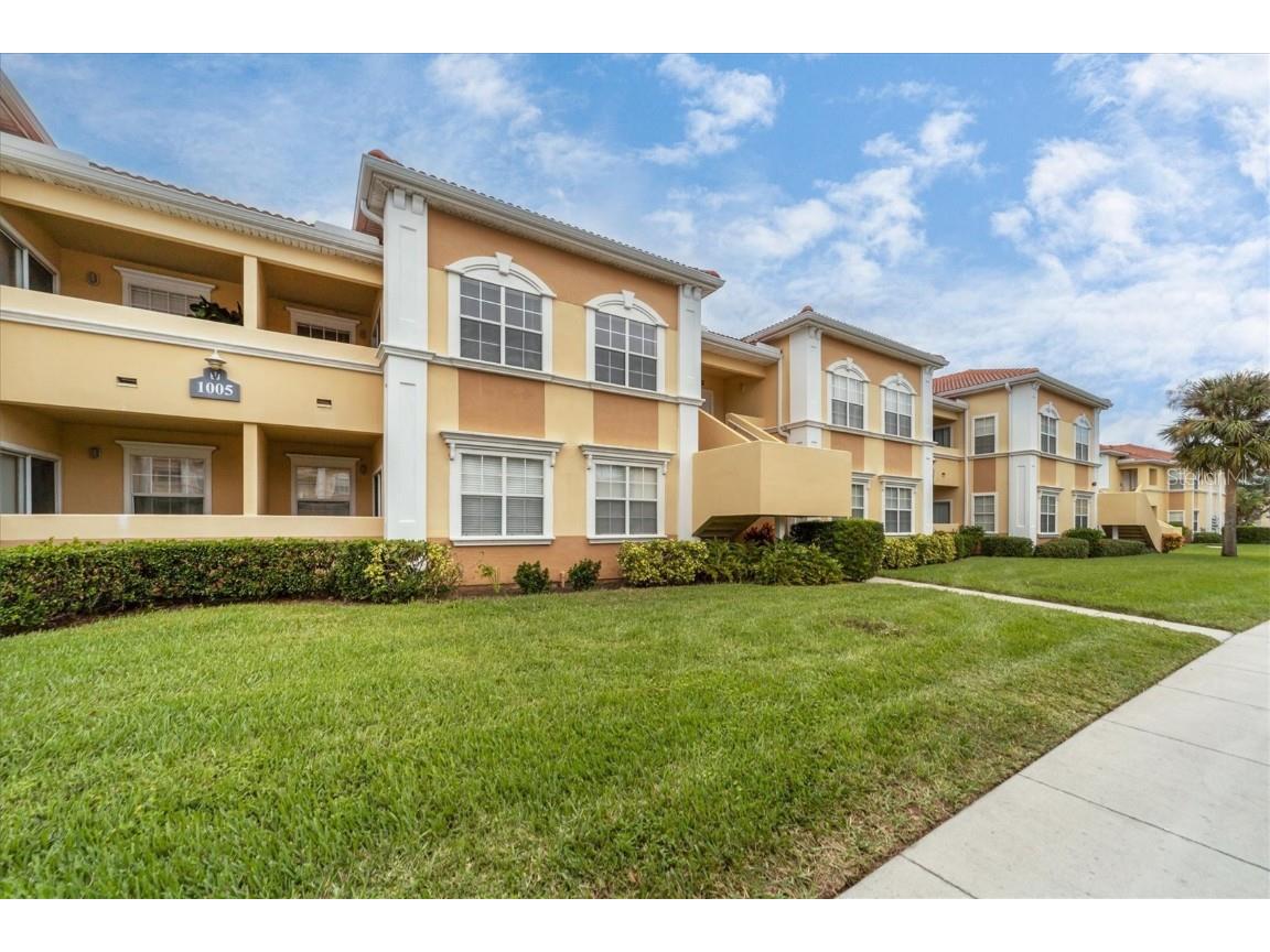 1005 Villagio Circle #202 Sarasota FL 34237 A4590804 image1