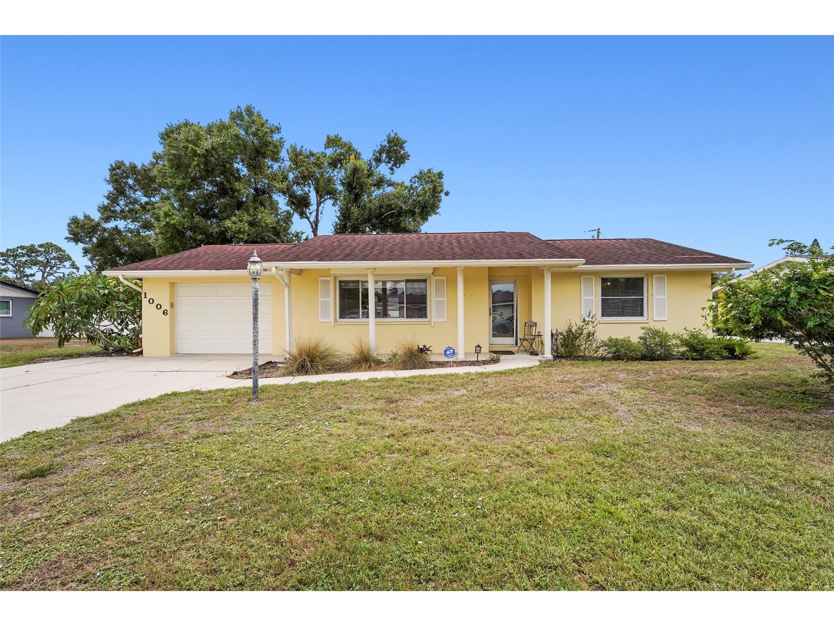 1006 De Leo Drive Sarasota FL 34243 A4696192 image1