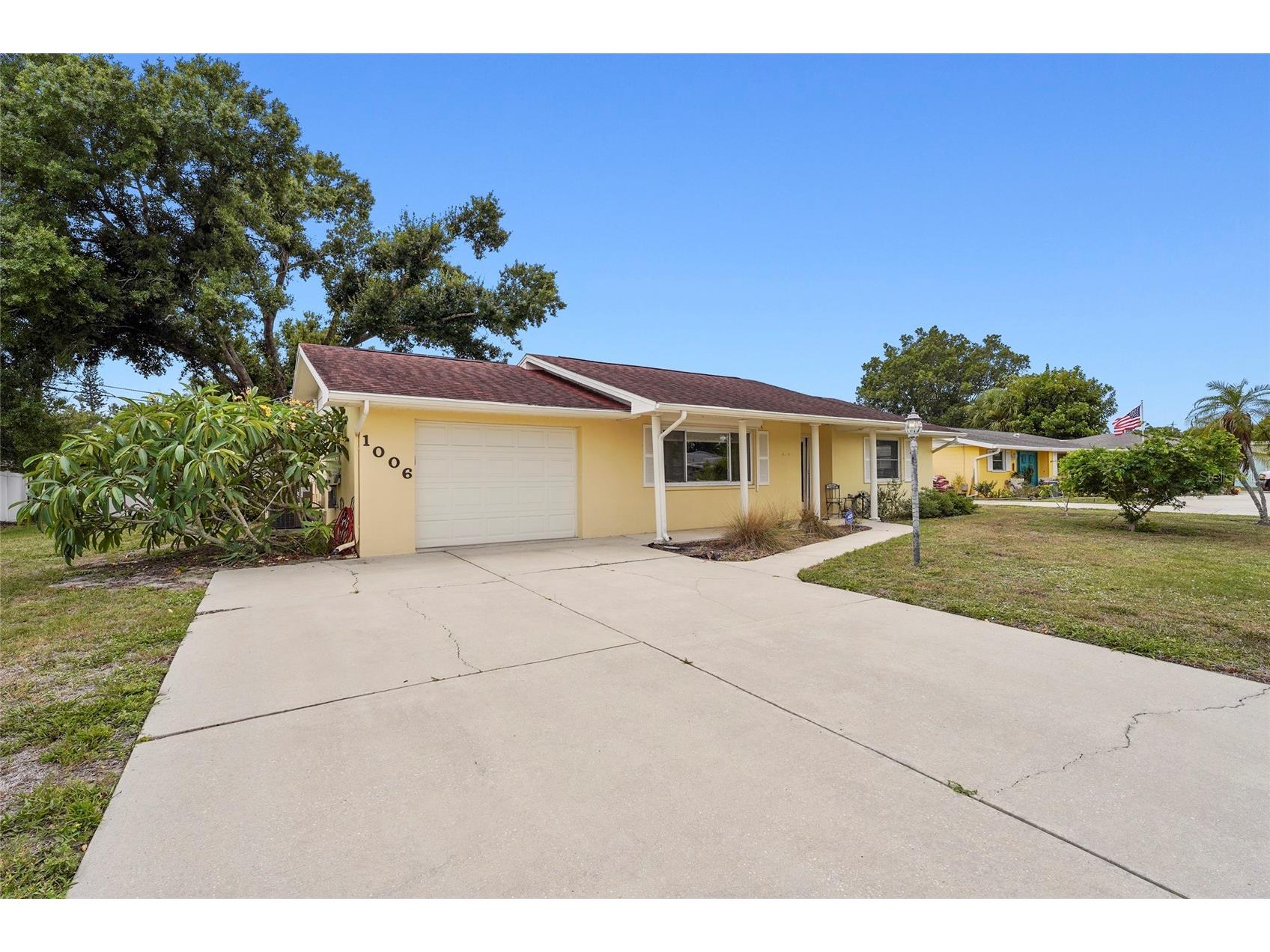 1006 De Leo Drive Sarasota FL 34243 A4696192 image2