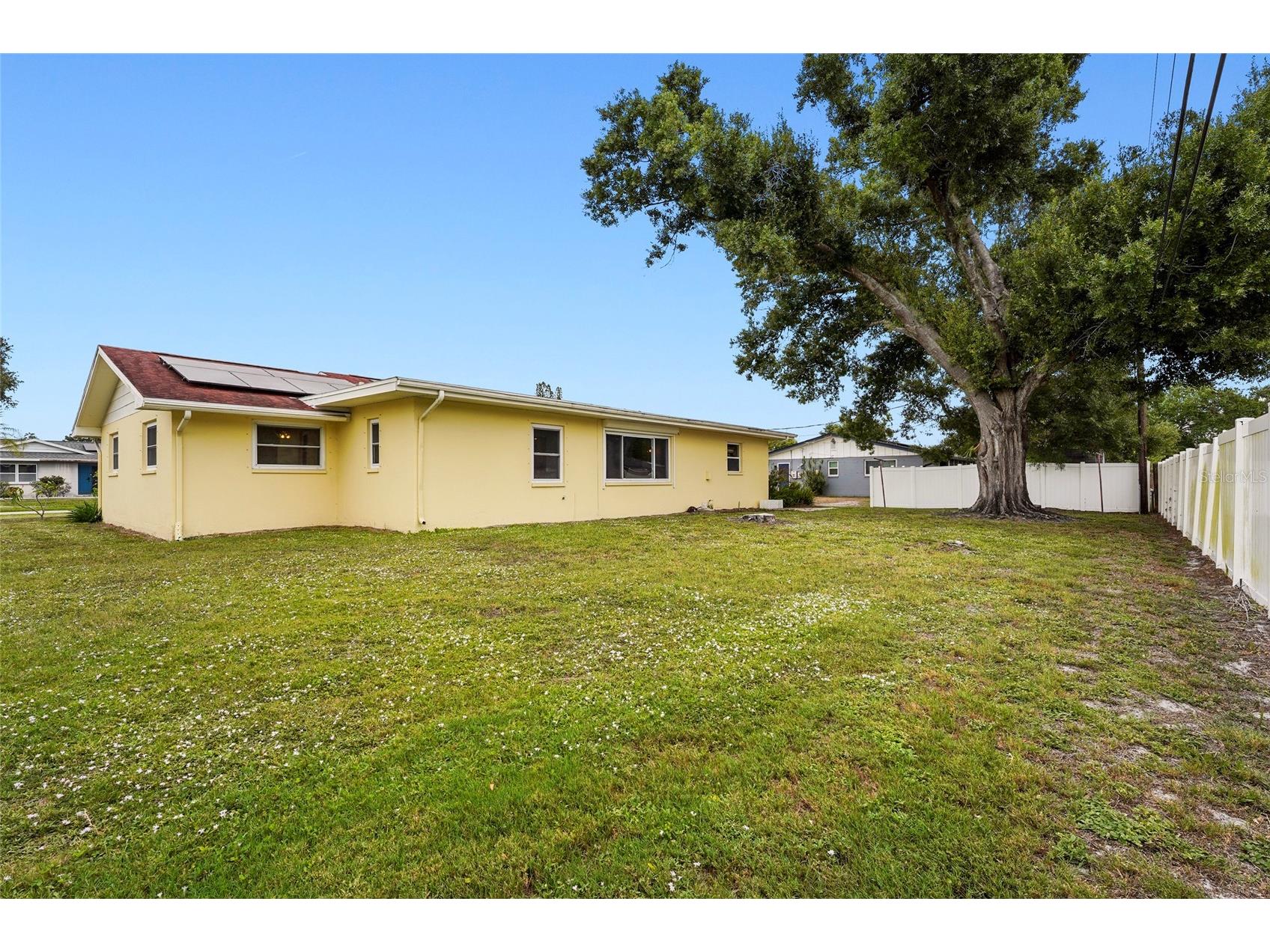 1006 De Leo Drive Sarasota FL 34243 A4696192 image25