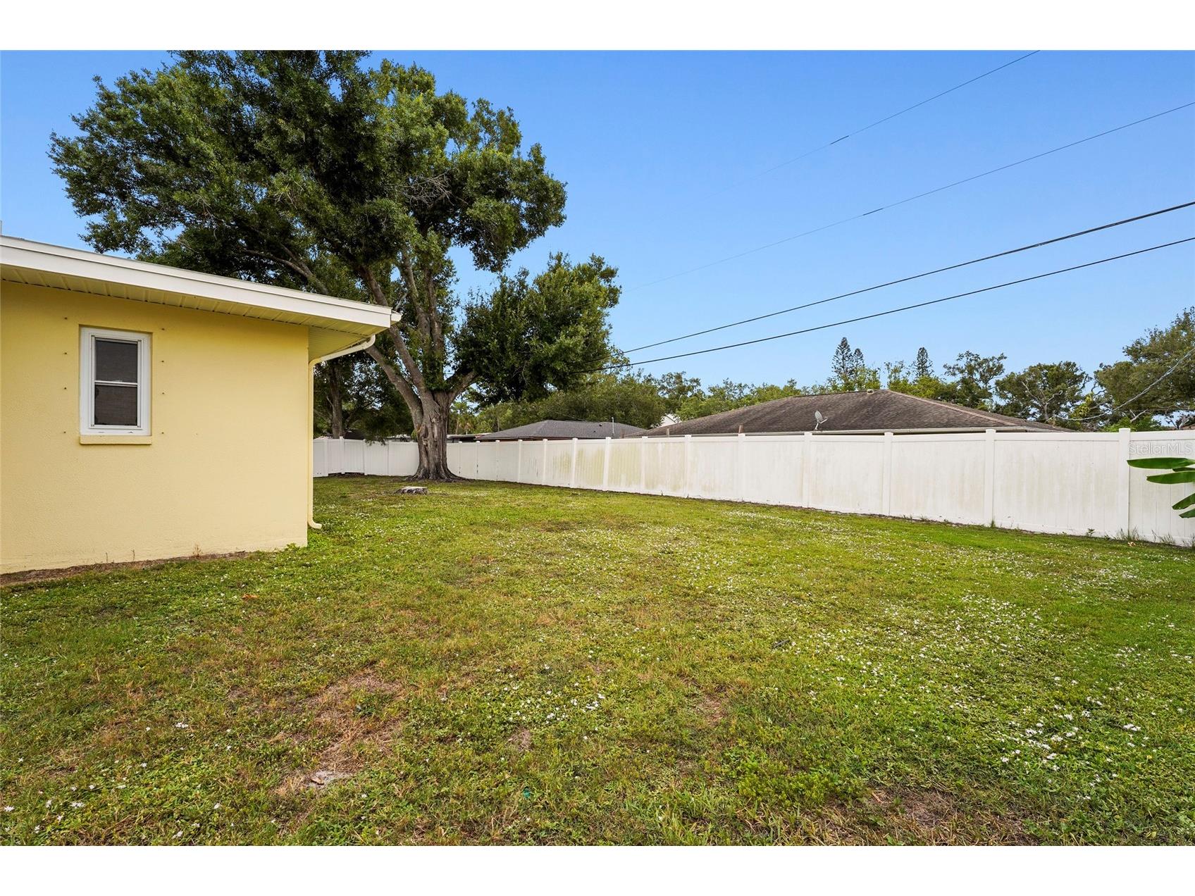 1006 De Leo Drive Sarasota FL 34243 A4696192 image26