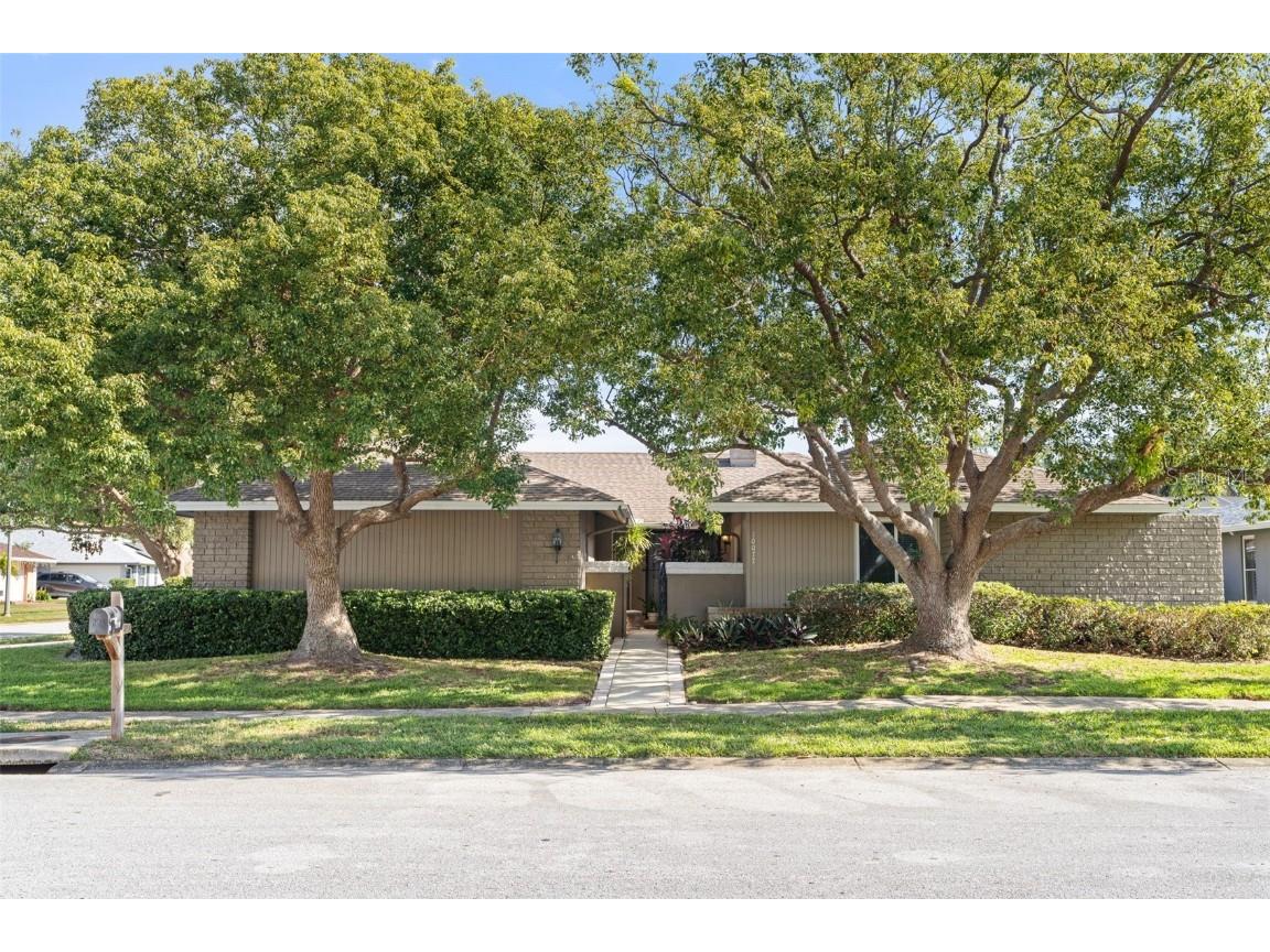 10077 Linden Place Drive Seminole FL 33776 TB8327171 image1