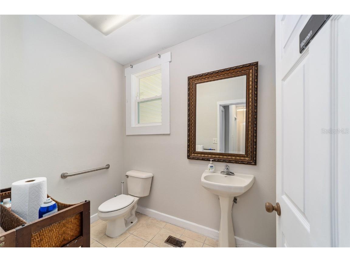 1008 E Silver Springs Boulevard Ocala FL 34470 OM704081 image11