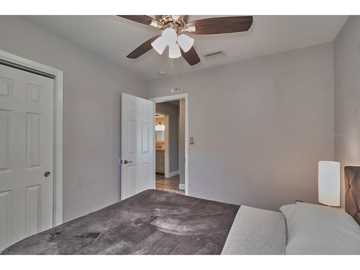 1008 Oakview Avenue Clearwater FL 33756 TB8421319 image17