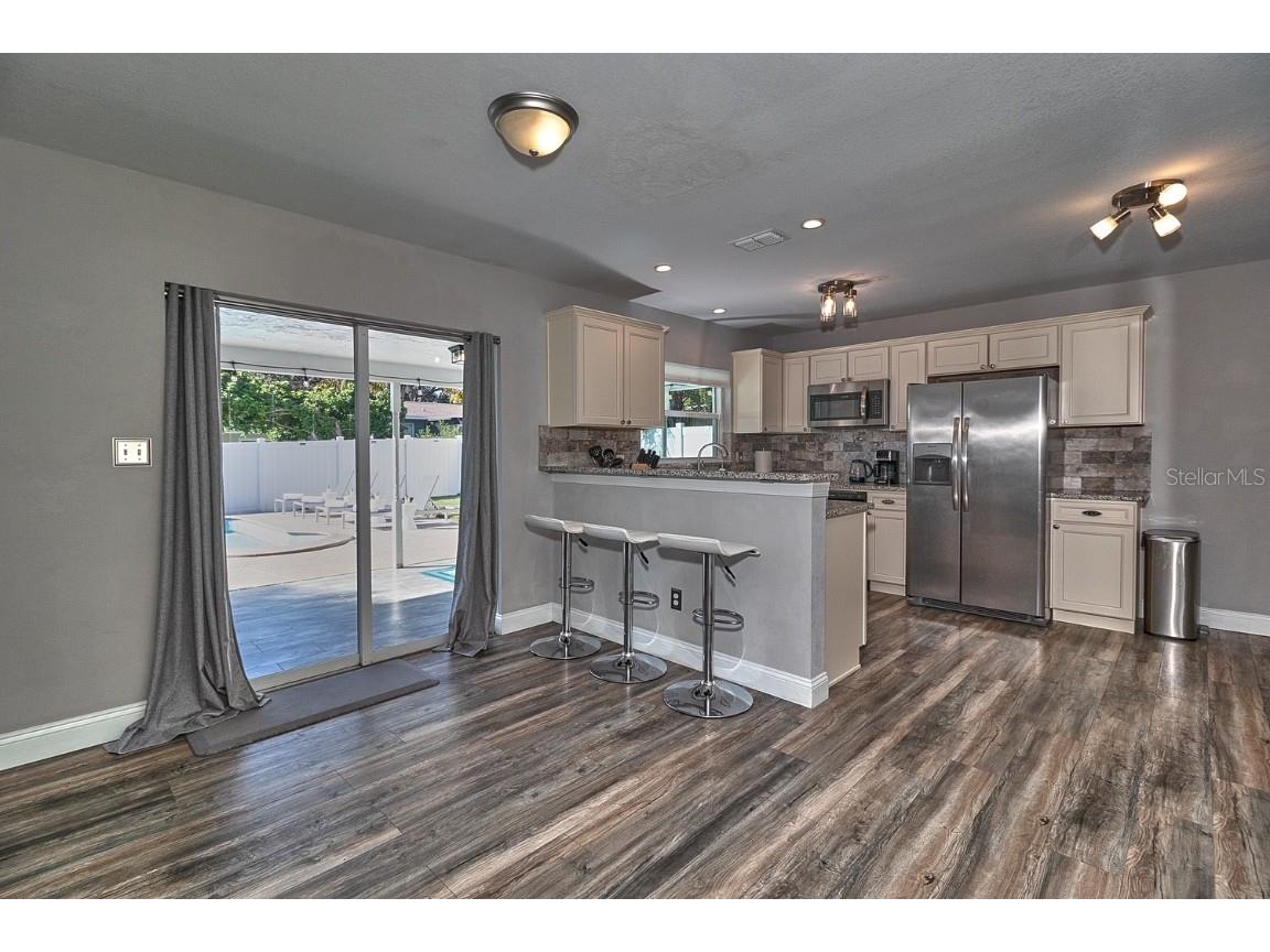 1008 Oakview Avenue Clearwater FL 33756 TB8421319 image3